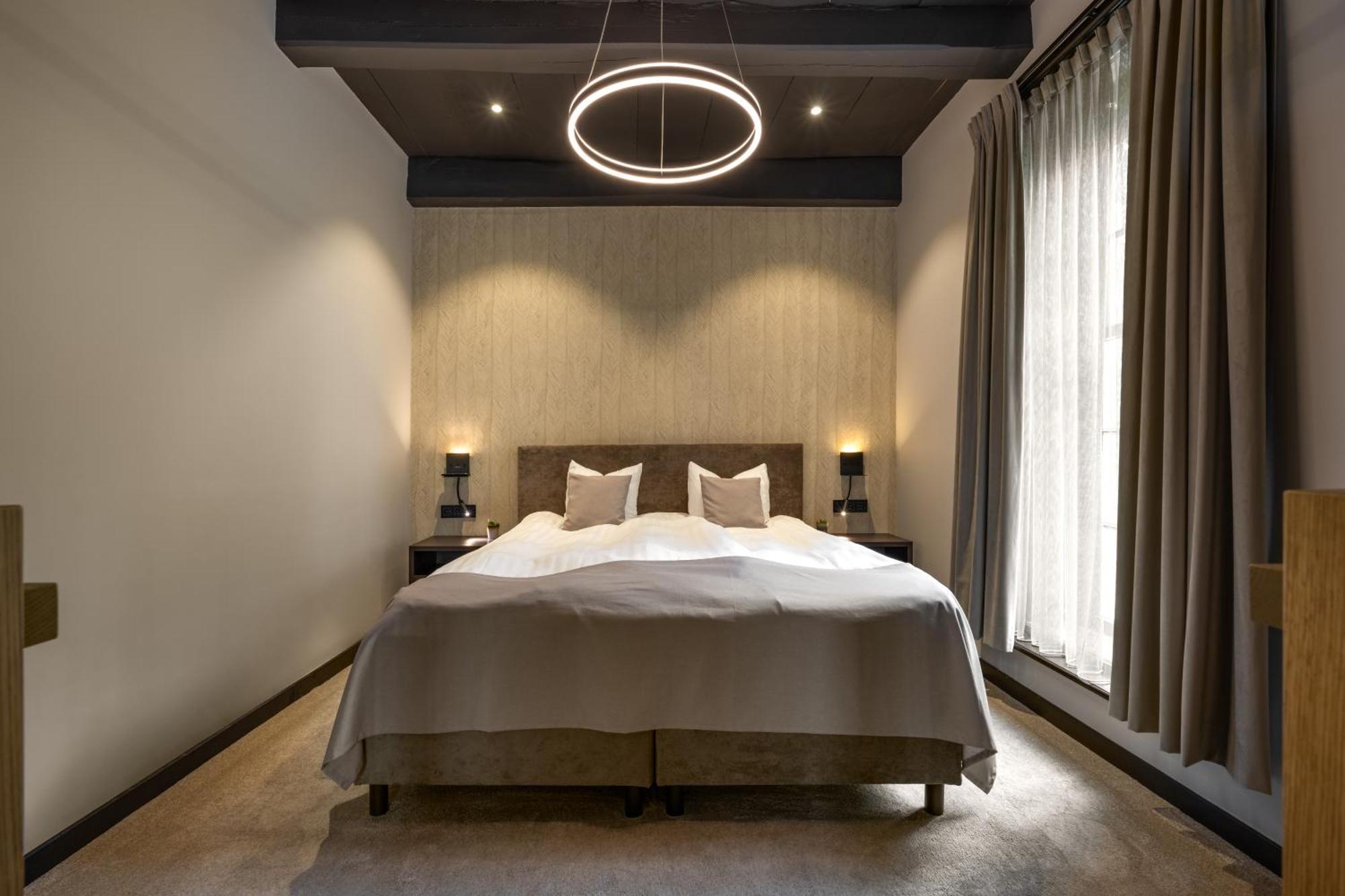 Deluxe Double Room Shower