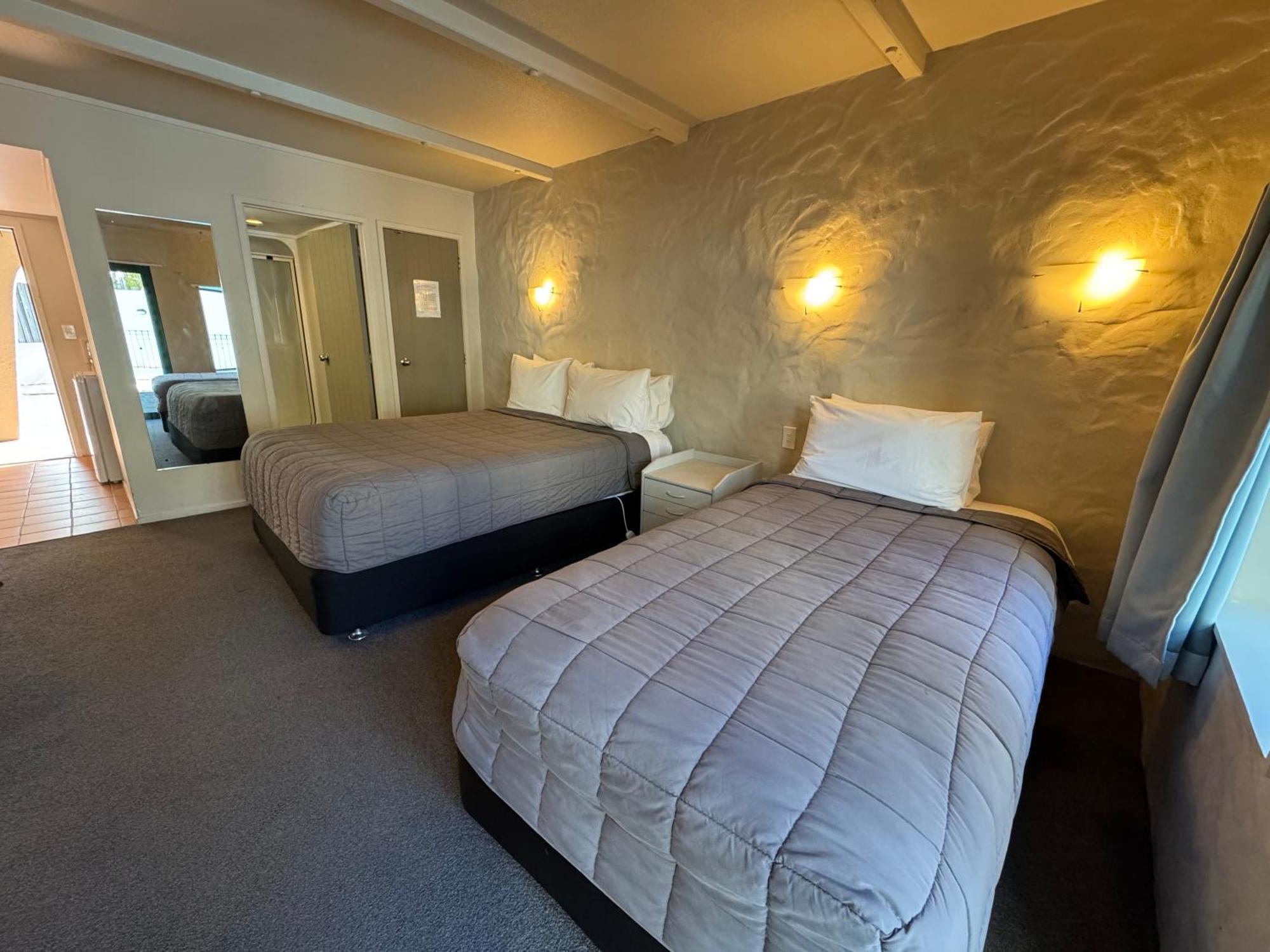 Twin Studio