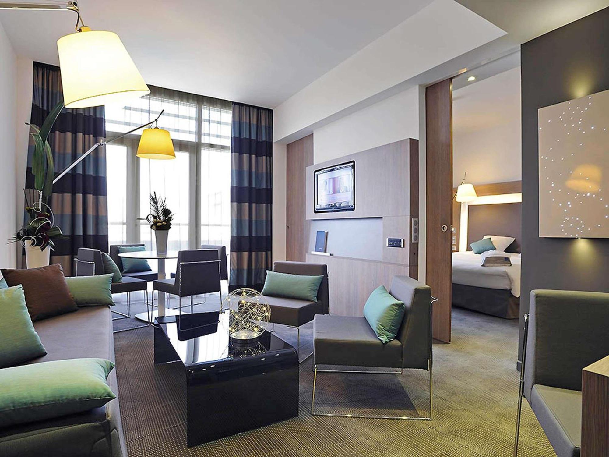Executive Suite One Double Bed Two Single Beds,1771758078:JPEG