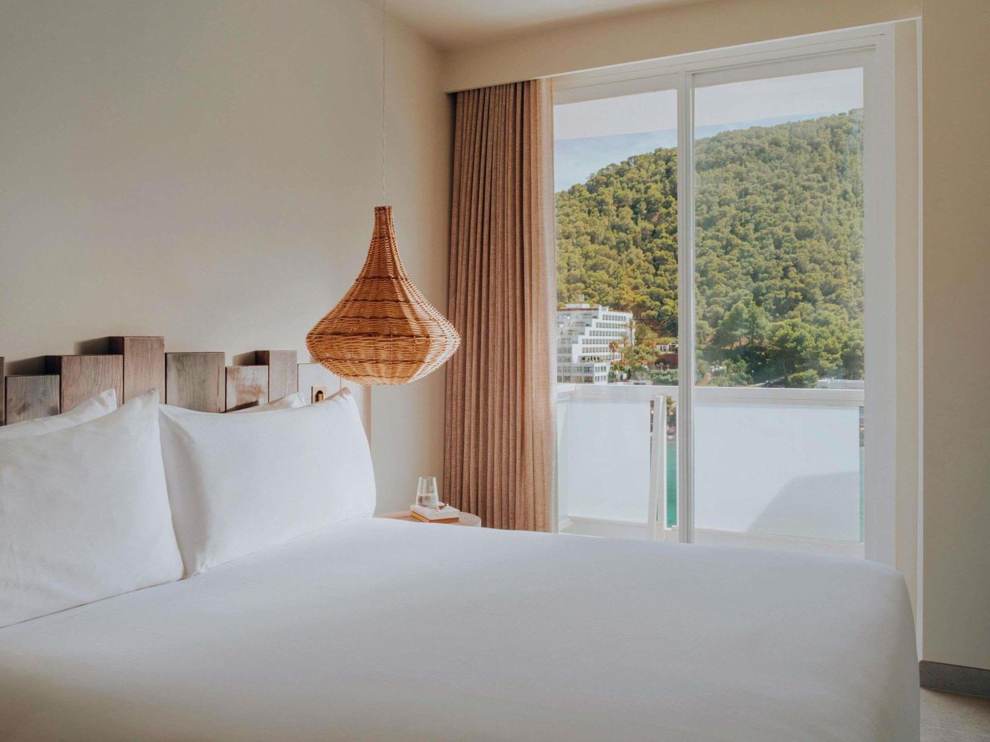All Access 2 Bed Suite Sea View