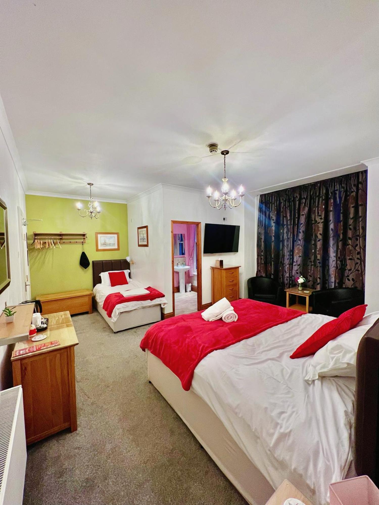 Deluxe Family Room