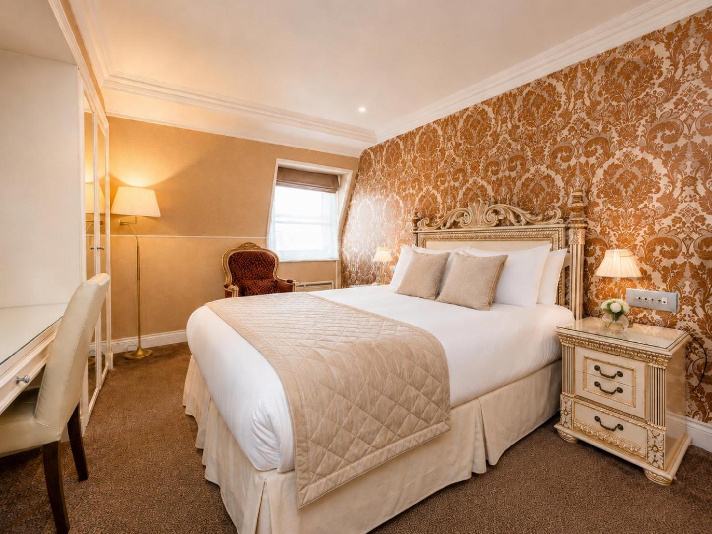 Queen Double Room Upper Floor