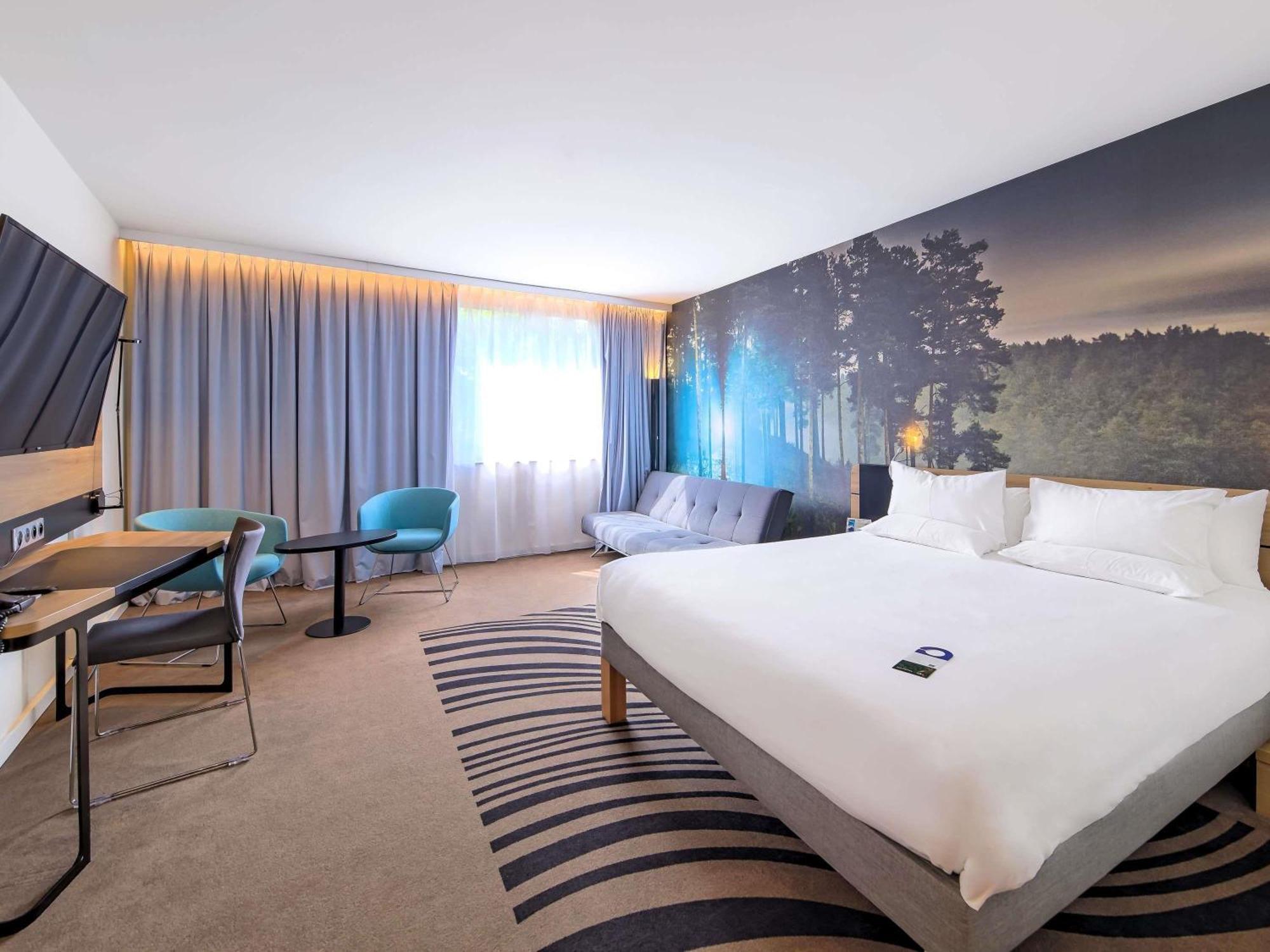 Executive Queen Room with Sofabed