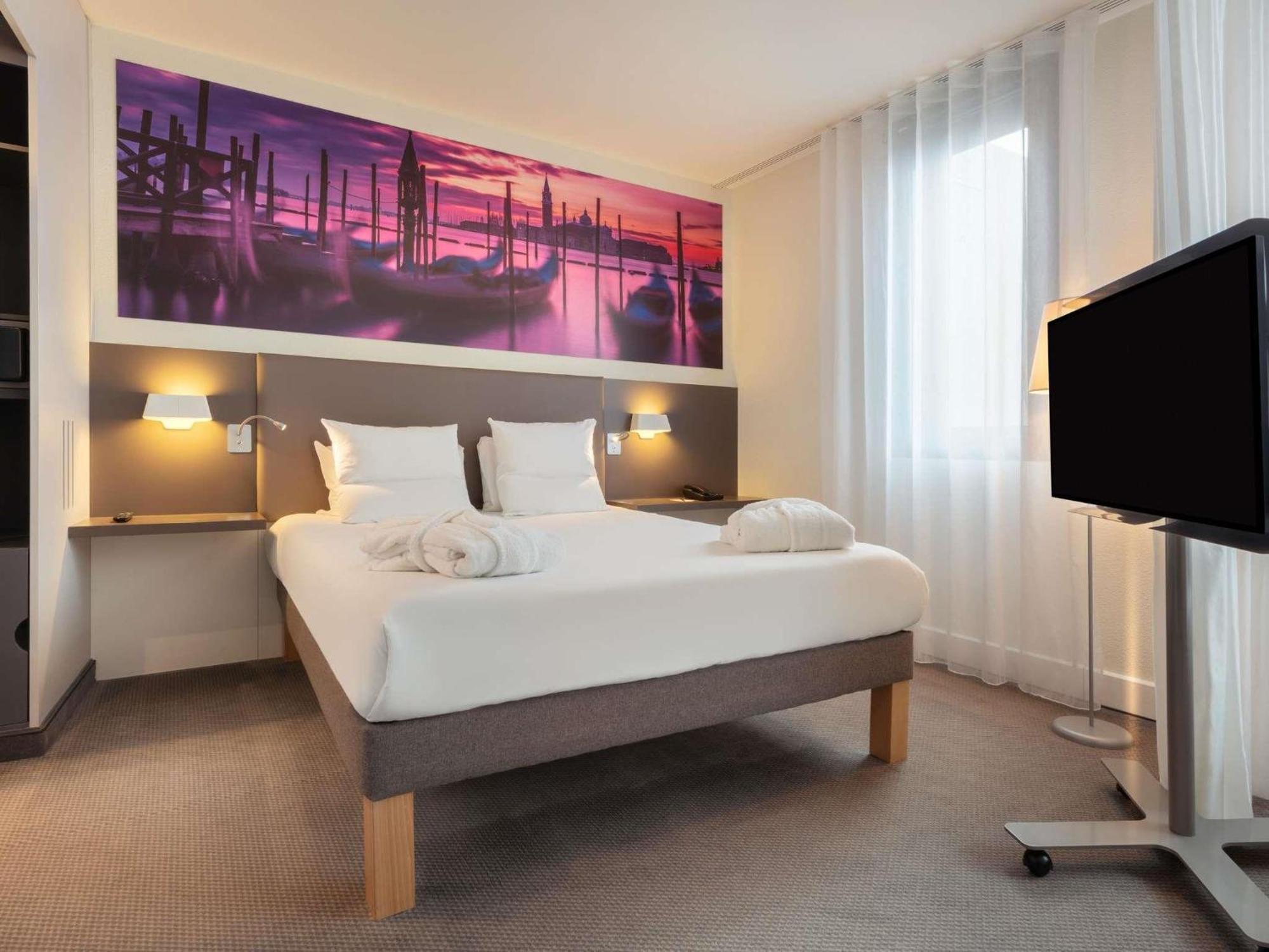 Executive Suite One Double Bed One Sofa Bed