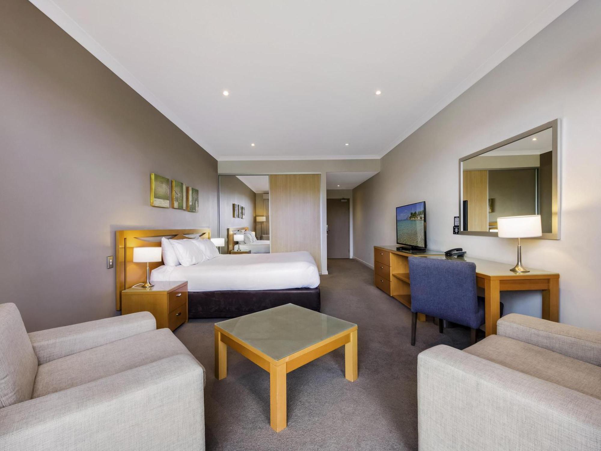 Superior Zimmer mit Kingsize-Bett und Golfblick