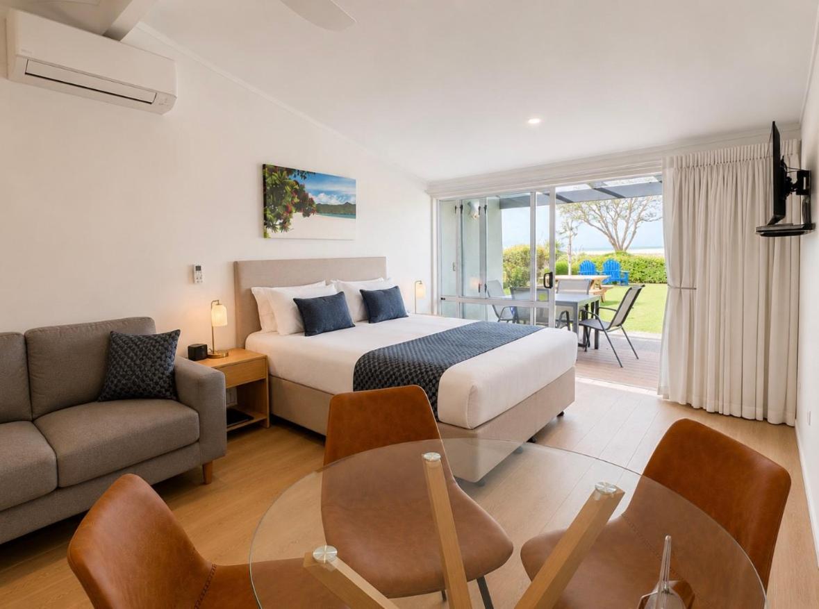 Deluxe One-Bedroom Apartment