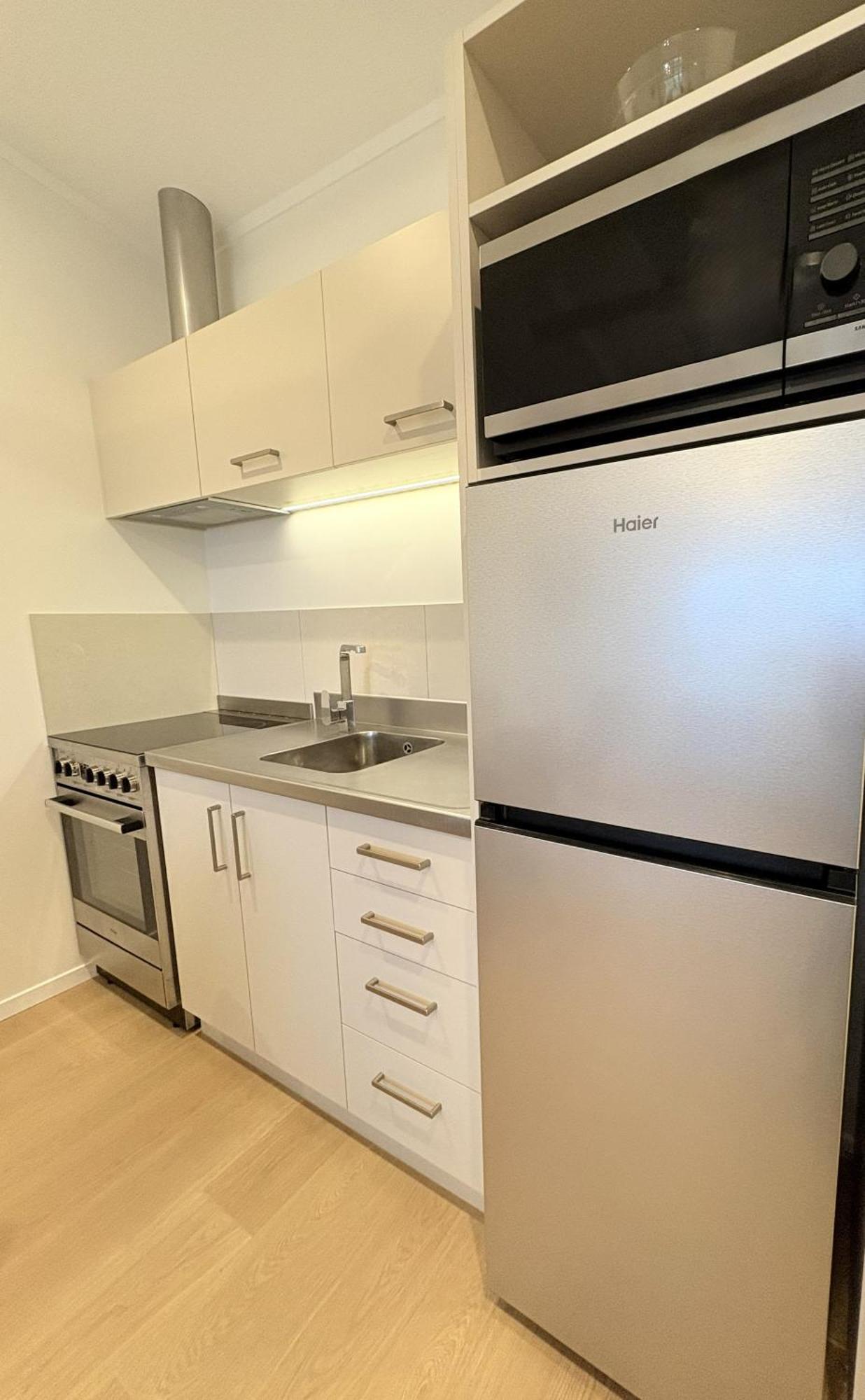 Deluxe One-Bedroom Apartment