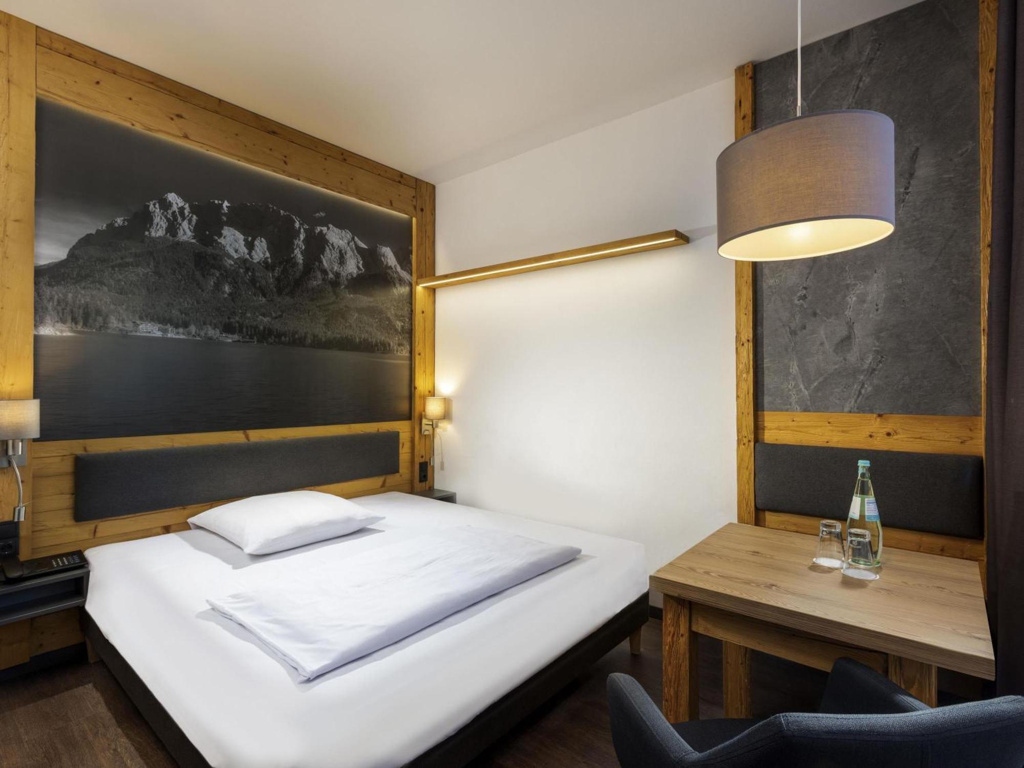 Standard Queen Room
