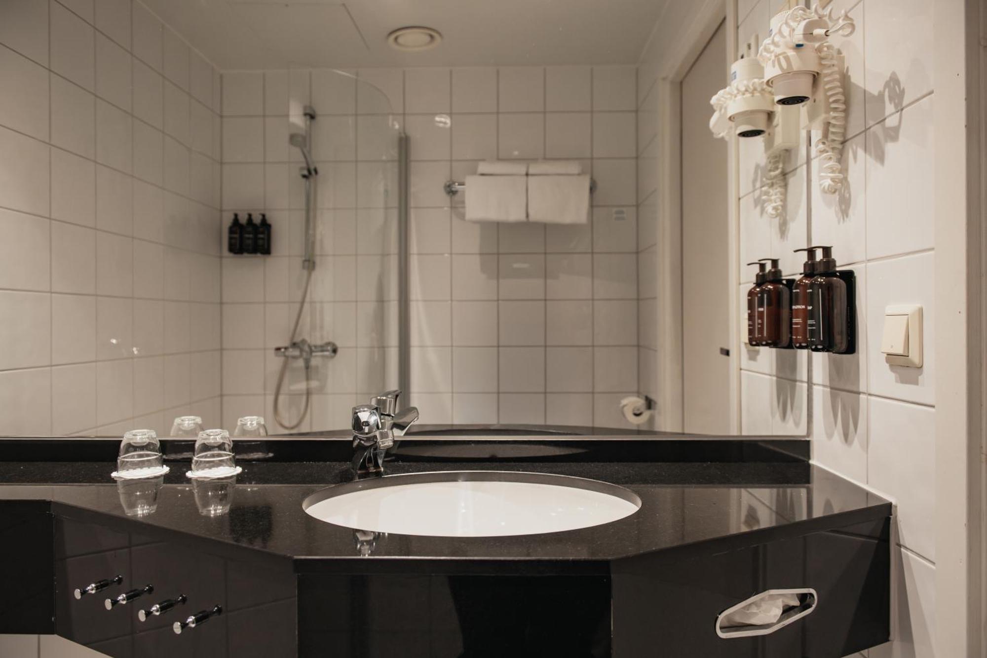 Doppel- oder Zweibettzimmer