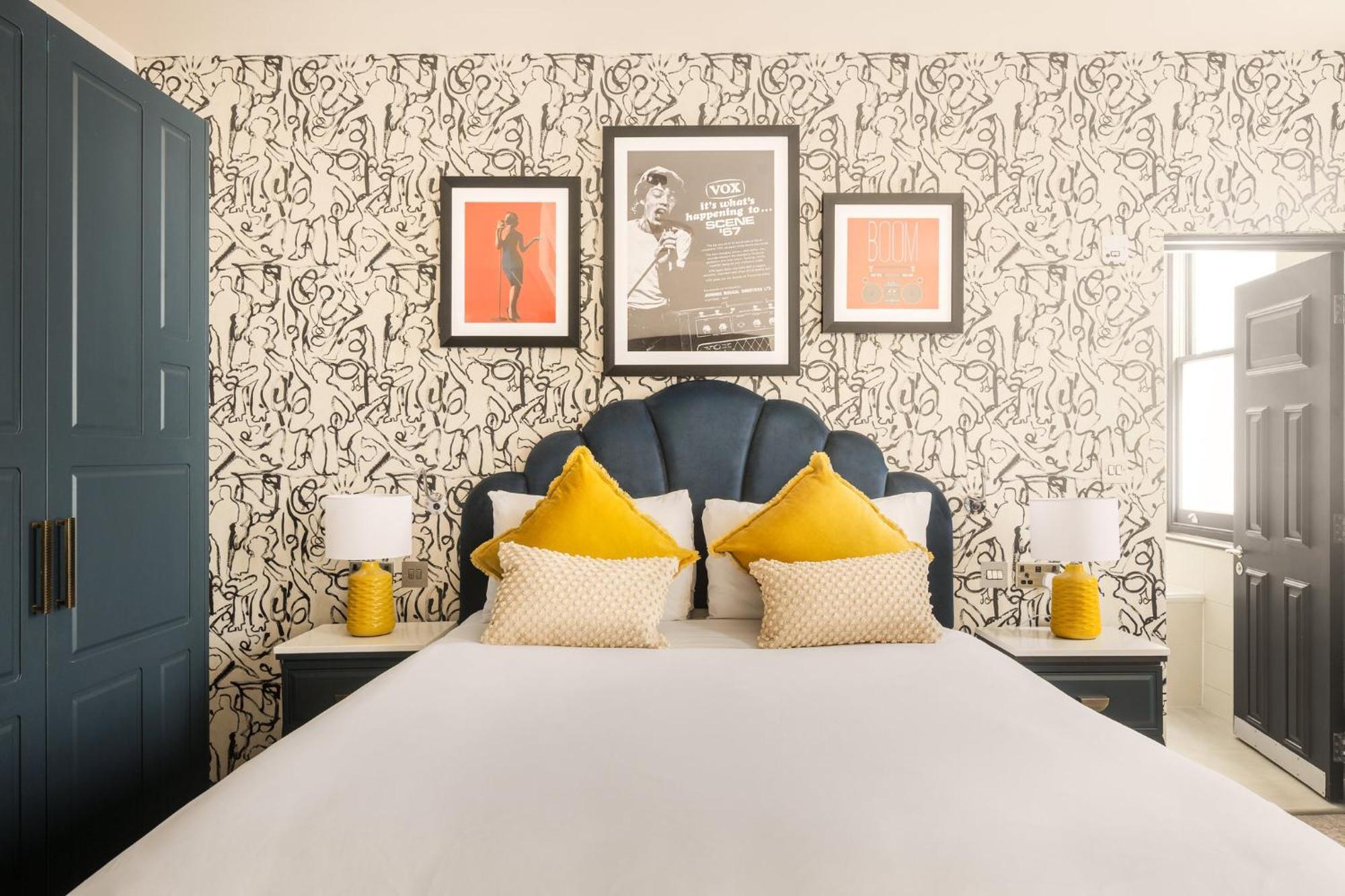 Standard Queen Room