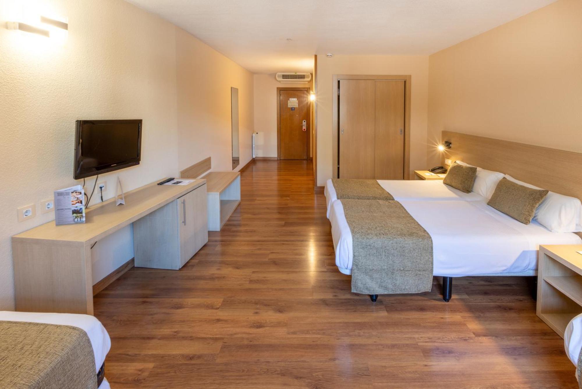 Quadruple Room Mountain View Spa Access