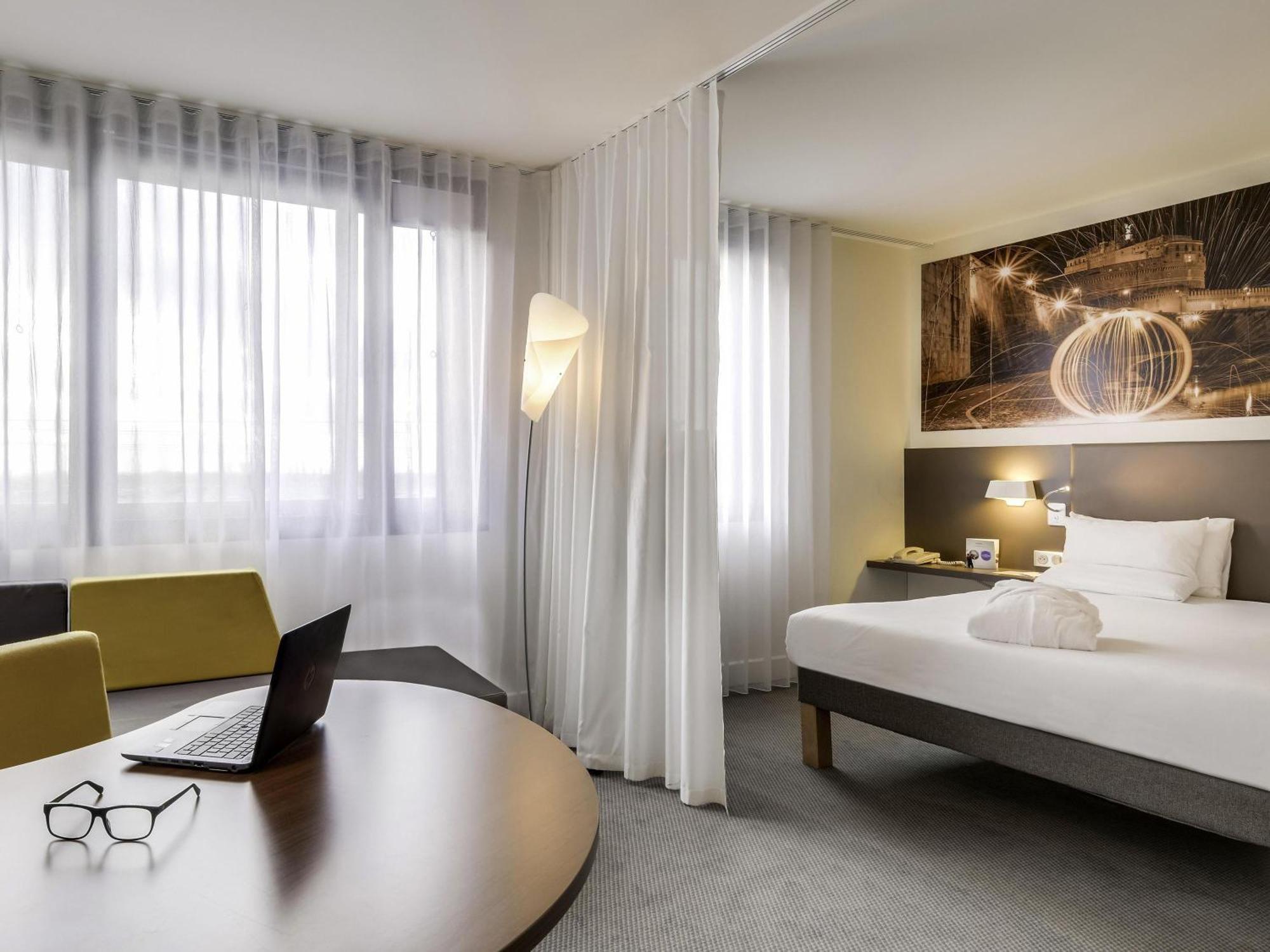 Executive Suite One Double Bed One Sofa Bed