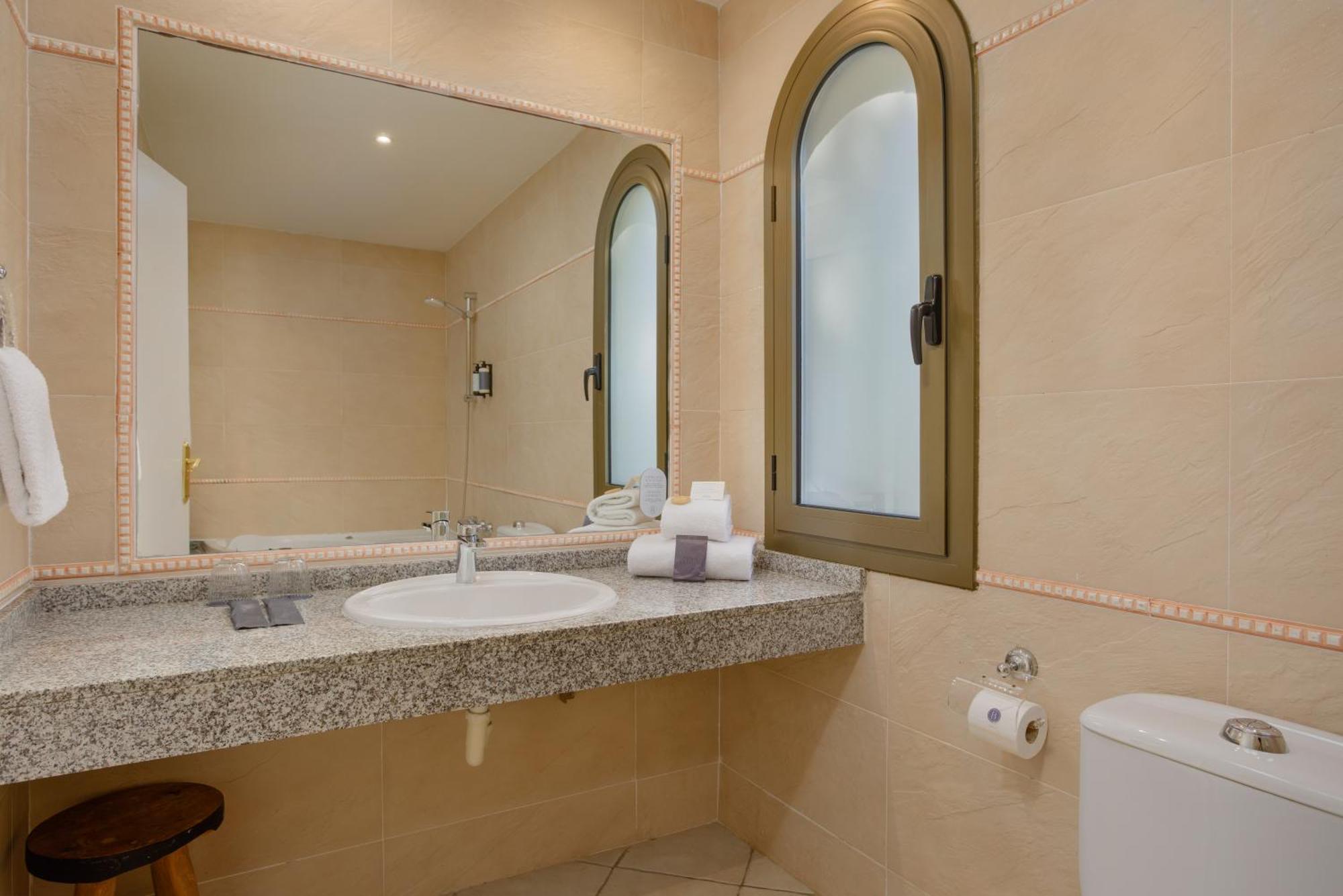 Chambre Double ou Lits Jumeaux - Vue sur Mer