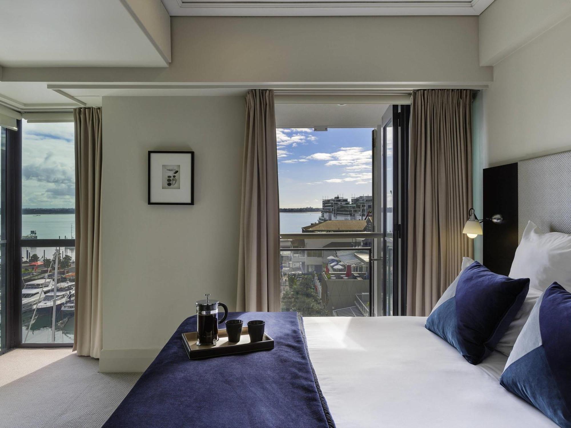 Deluxe One-Bedroom Suite Marina View