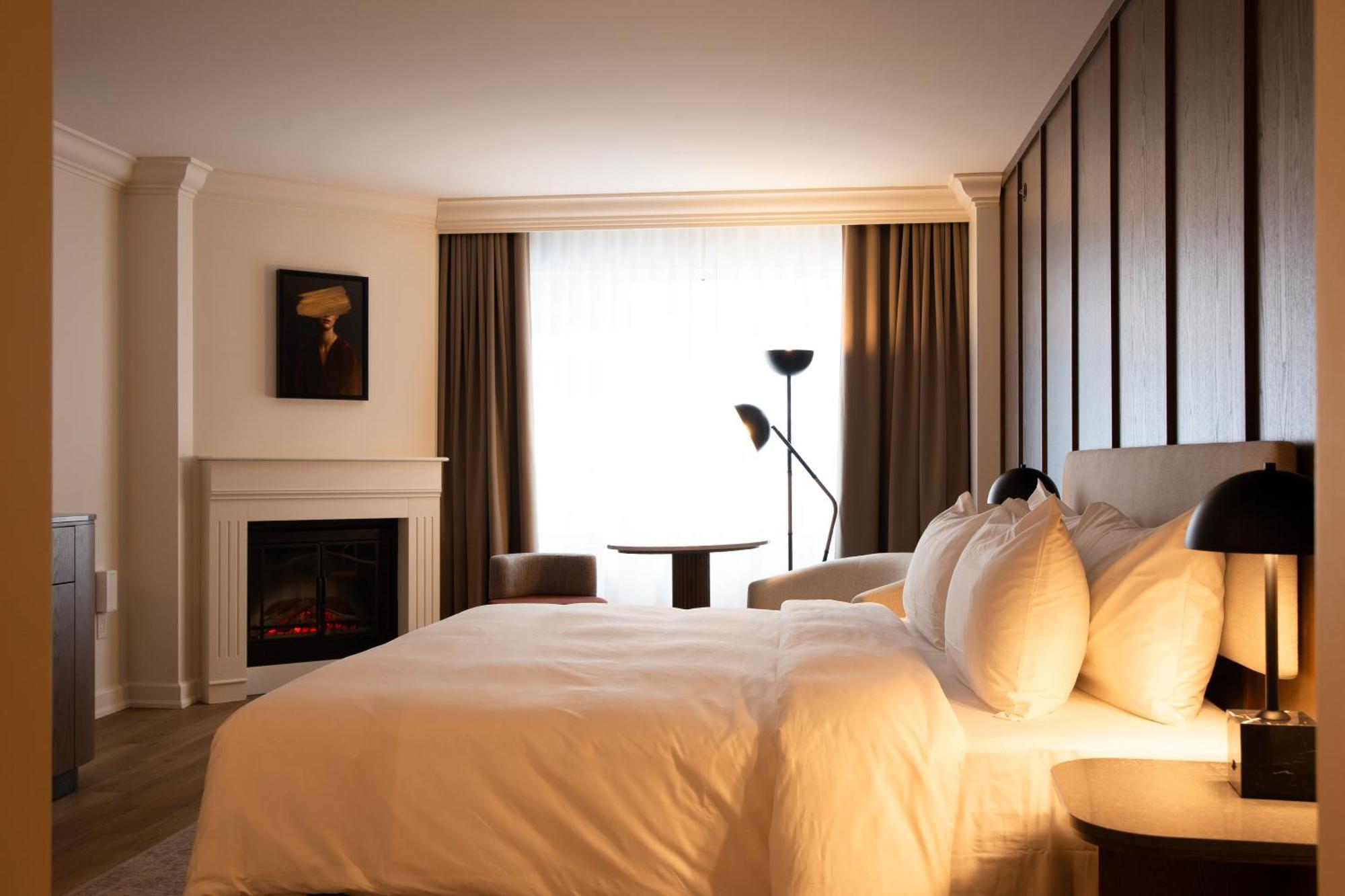 Deluxe King Room