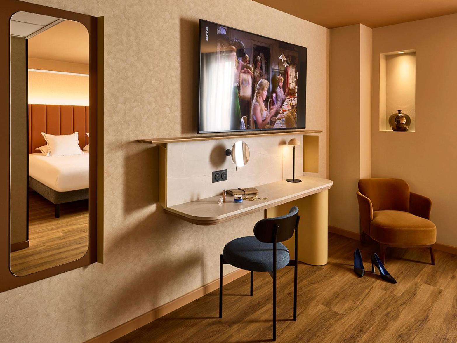 Deluxe King Room