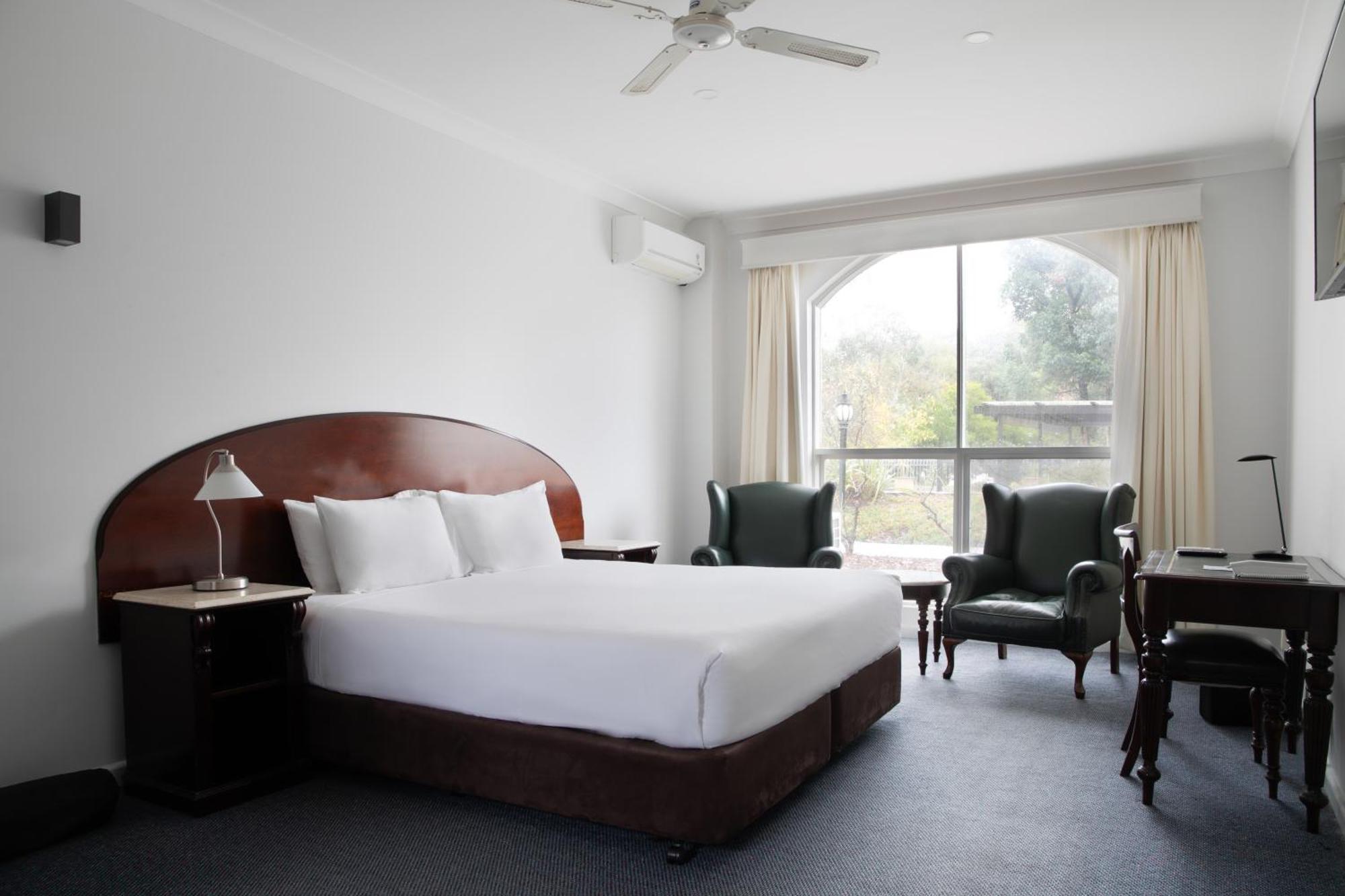 King Courtyard Room