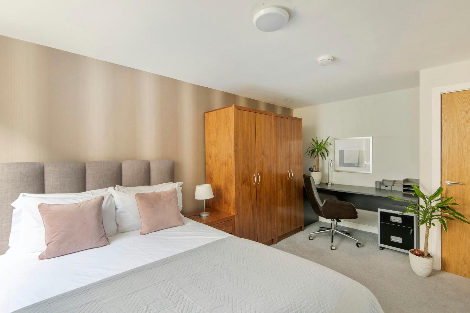 One-Bedroom Office Apartment