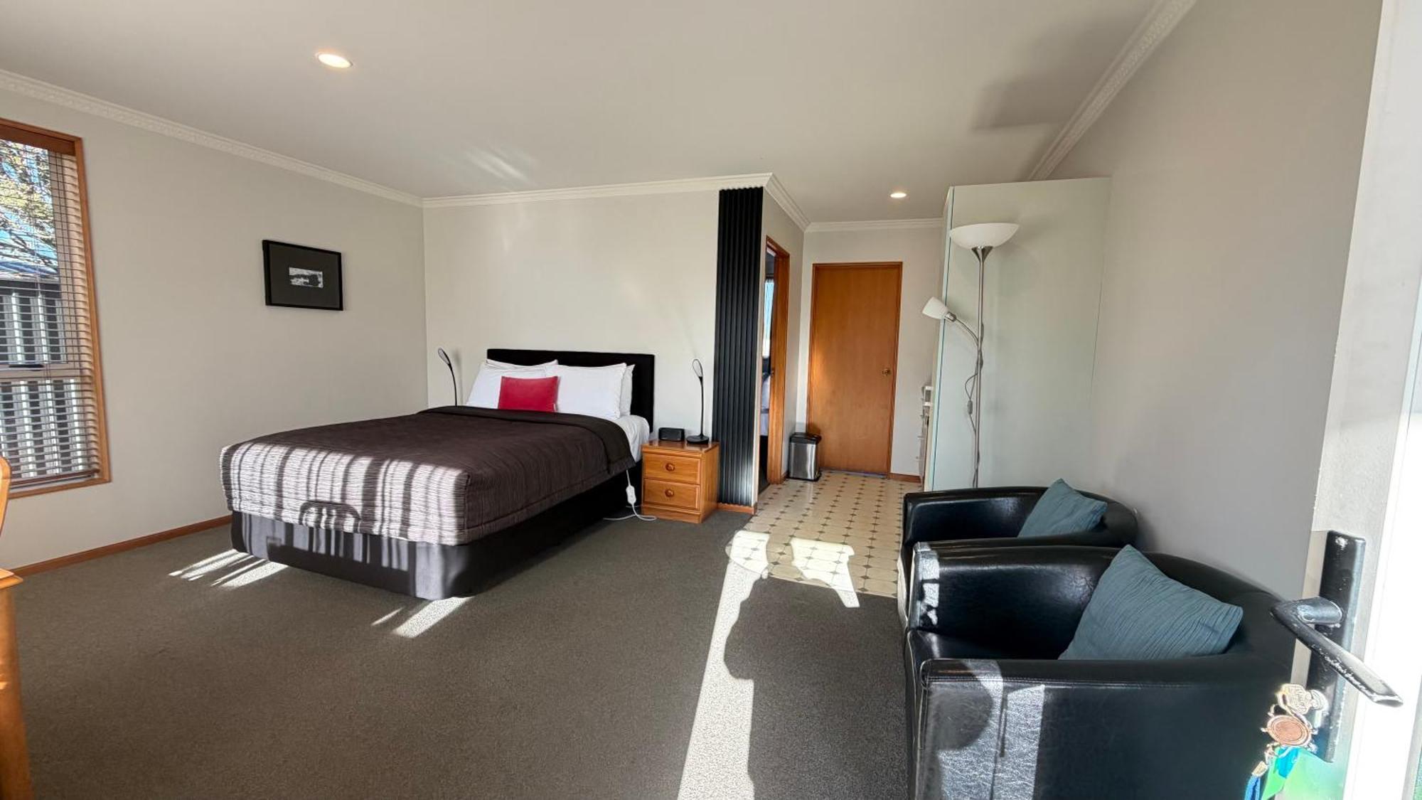 One-Bedroom Apartment Spa Bath
