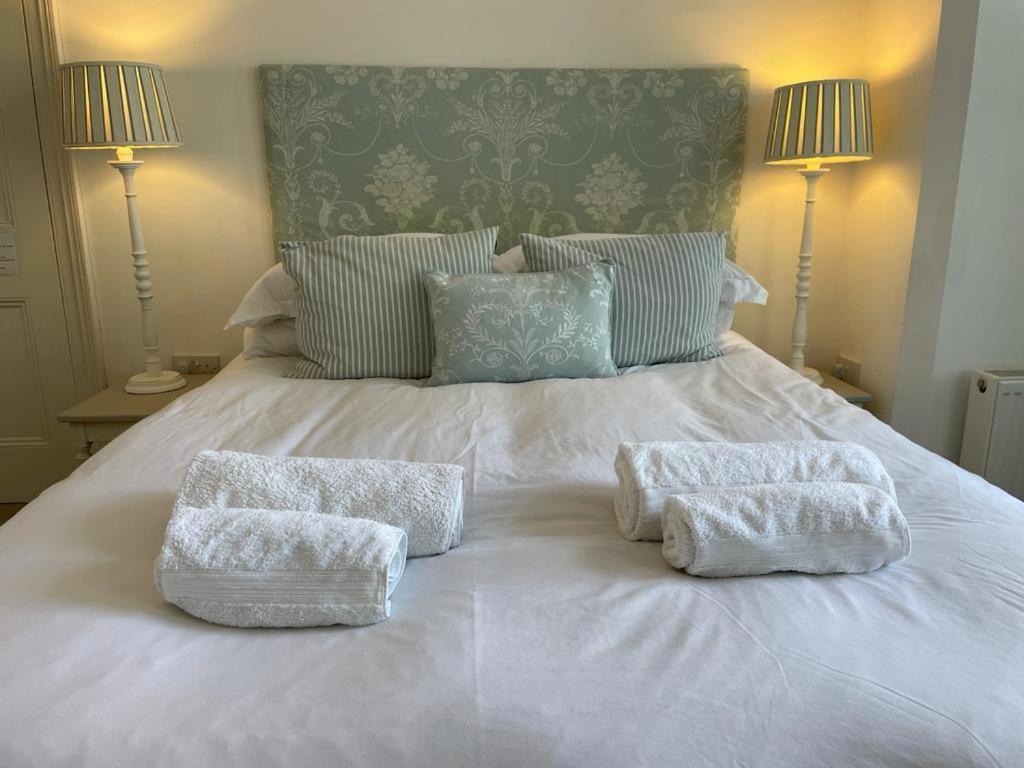 King Room with En Suite Shower