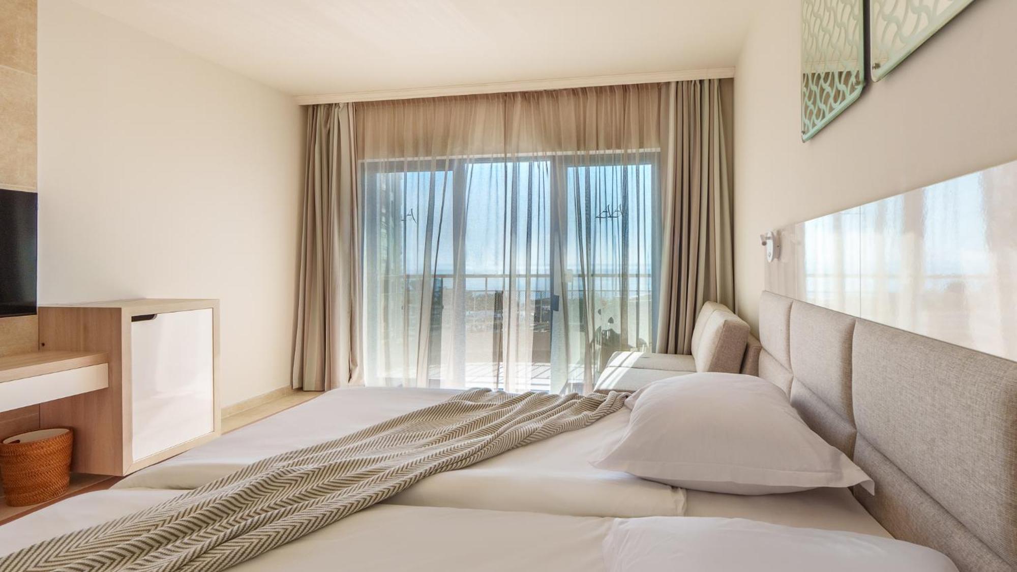 Deluxe Double or Twin Room Sea View