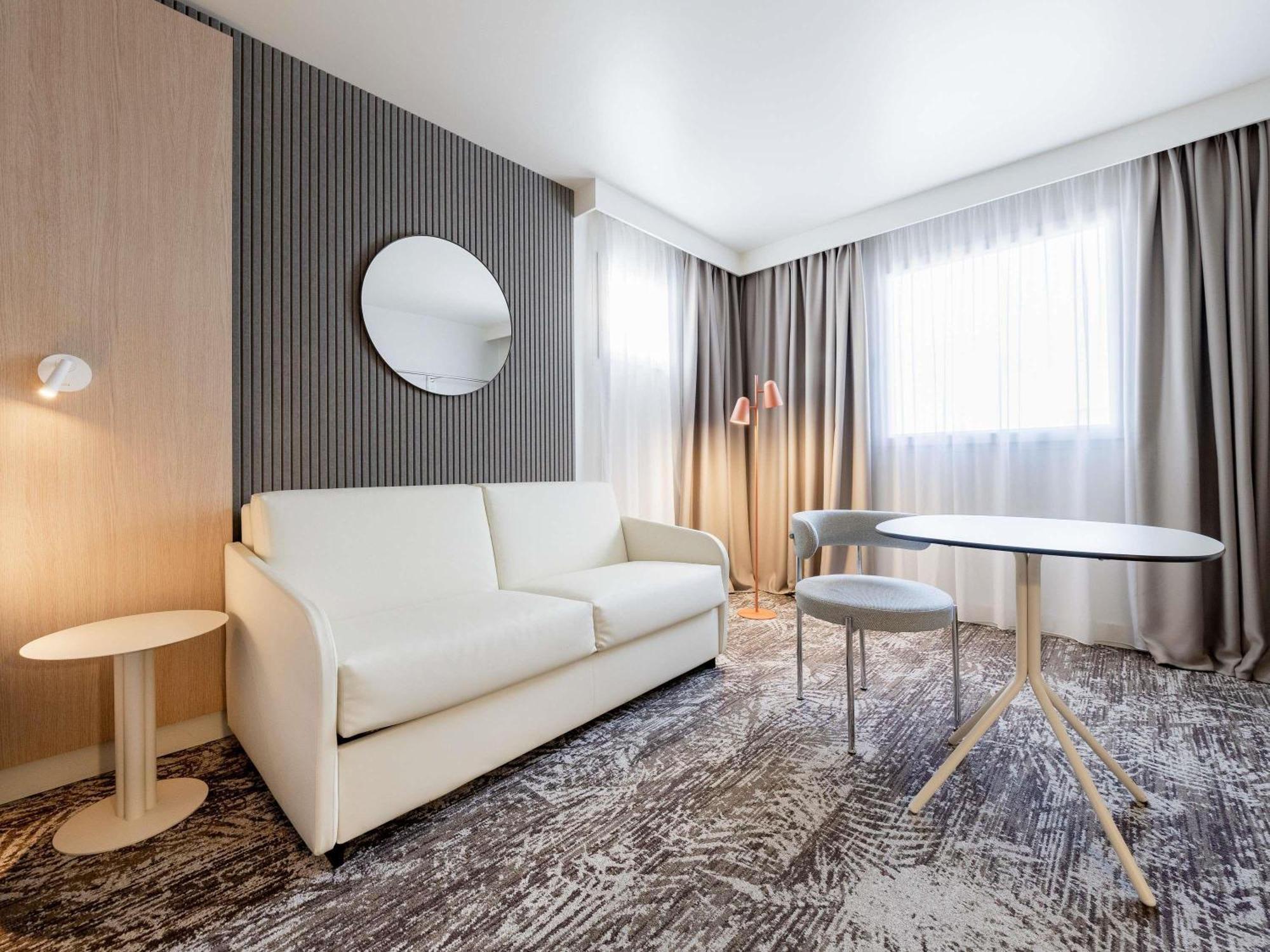 Executive Queen Room Sofa Bed