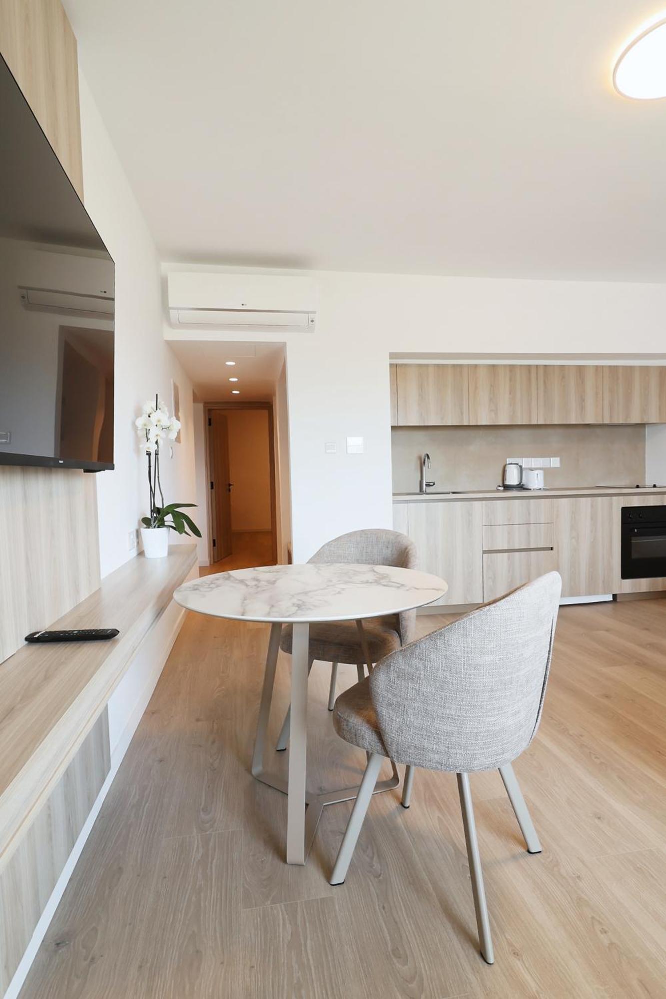 One-Bedroom Deluxe Apartment