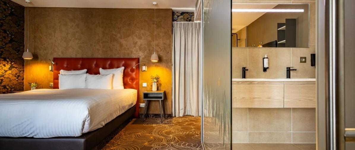 Chambre Lit King-Size - Accessible aux Personnes à Mobilité Réduite