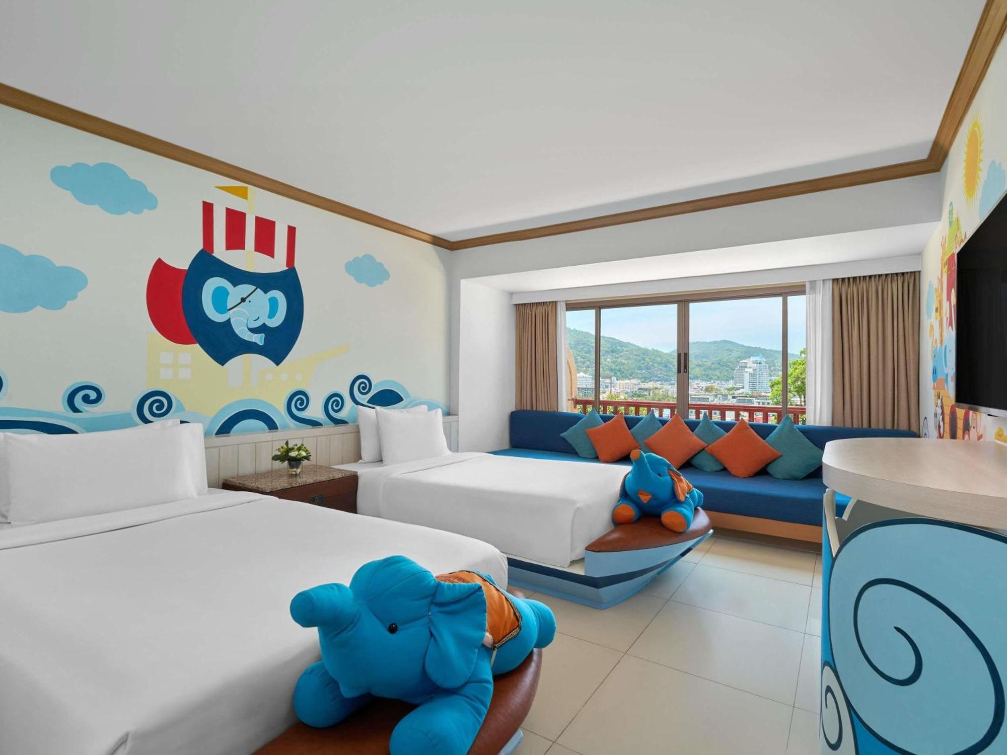Family Suite, 1 King Bed and 2 Single Beds