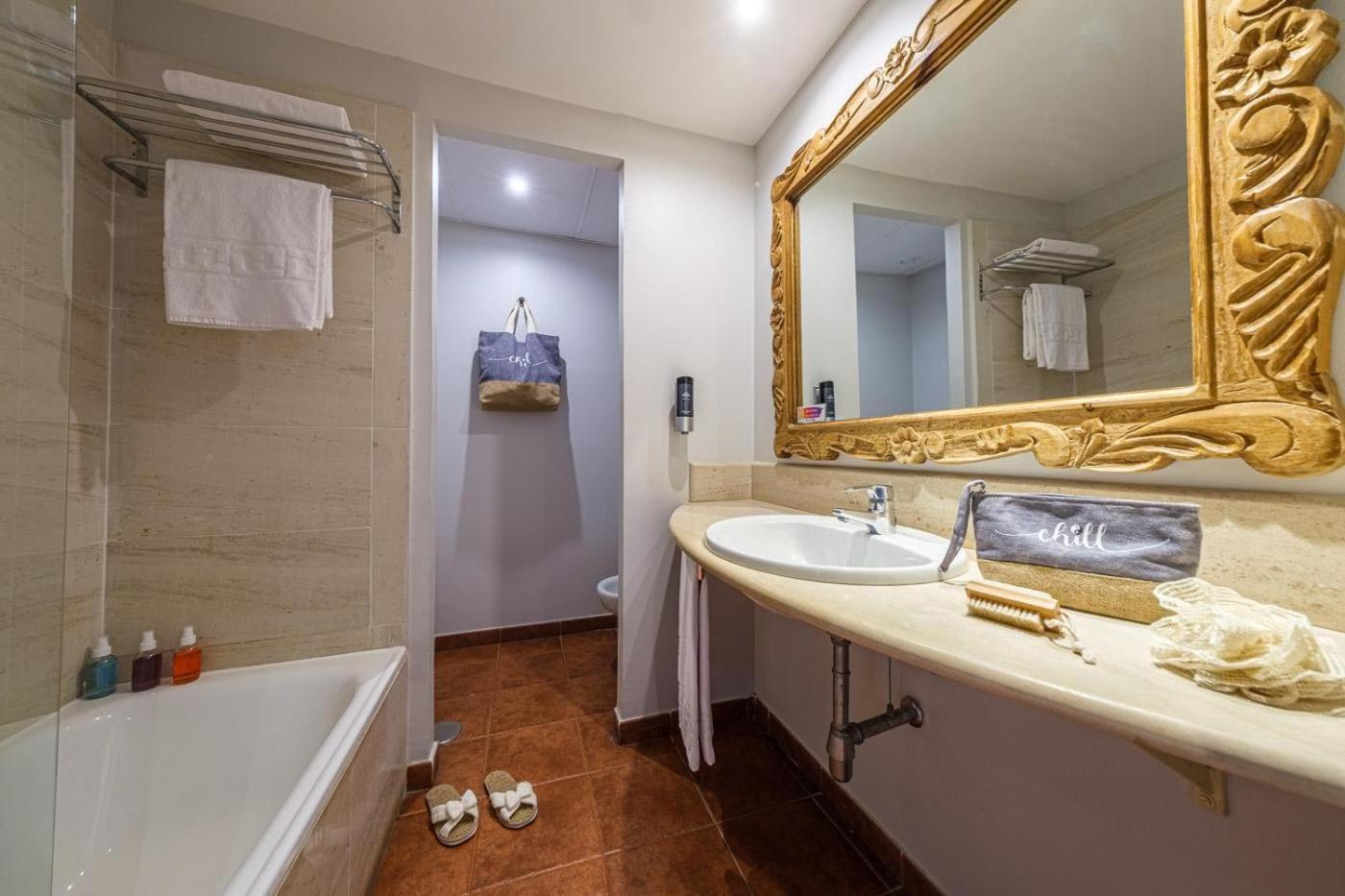 Junior Suite (2 Adults + 2 Children)