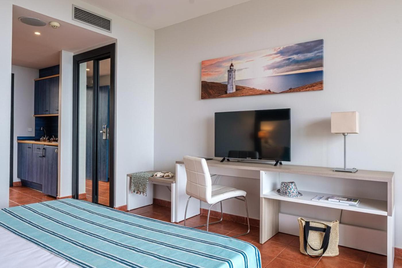 Studio (2 Adults + 1 Child)