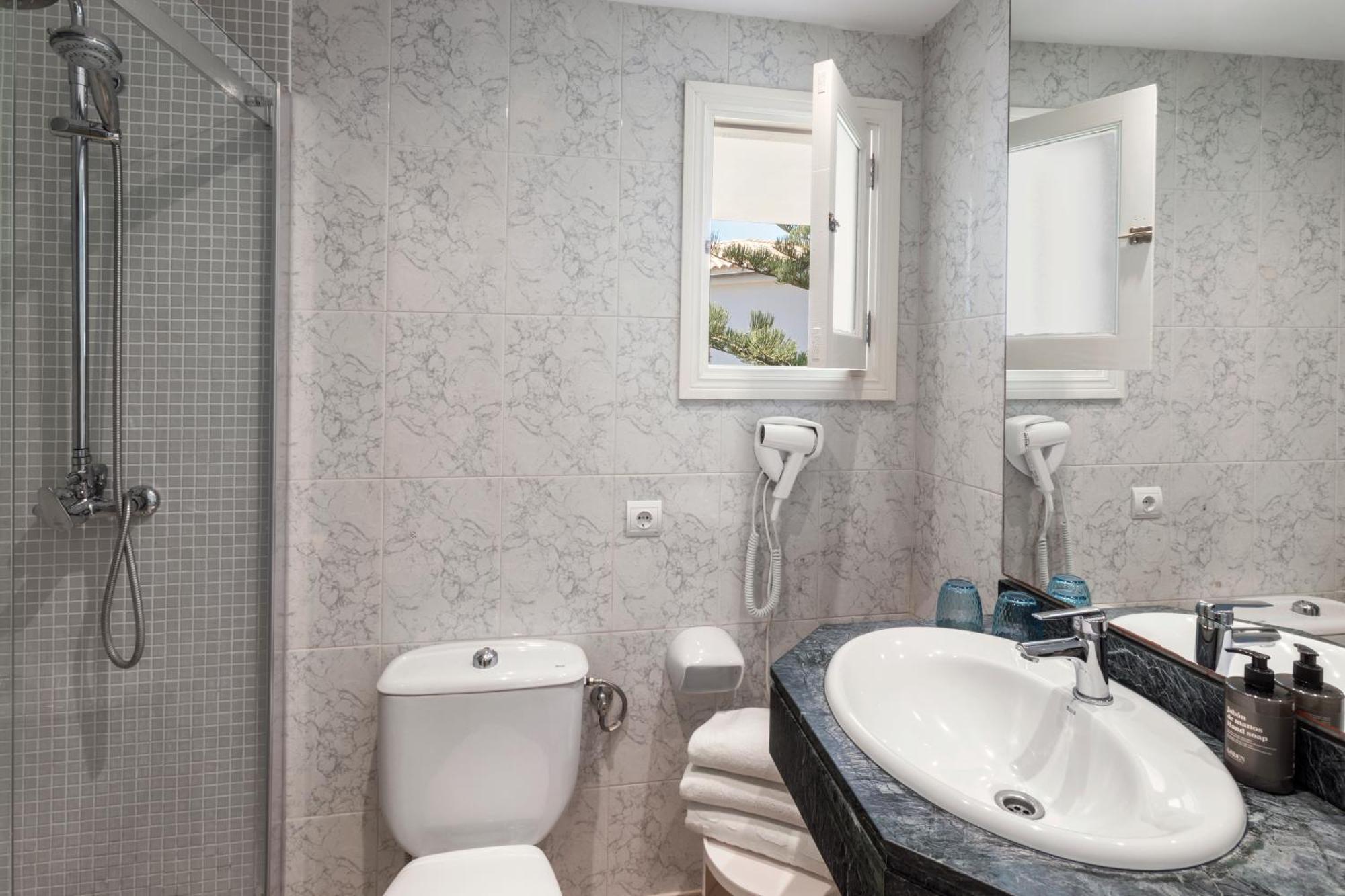 Appartement met 2 Slaapkamers en Uitzicht op Zee
