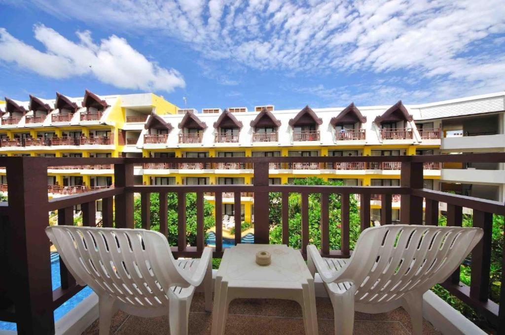 Superior Twin Room Pool View