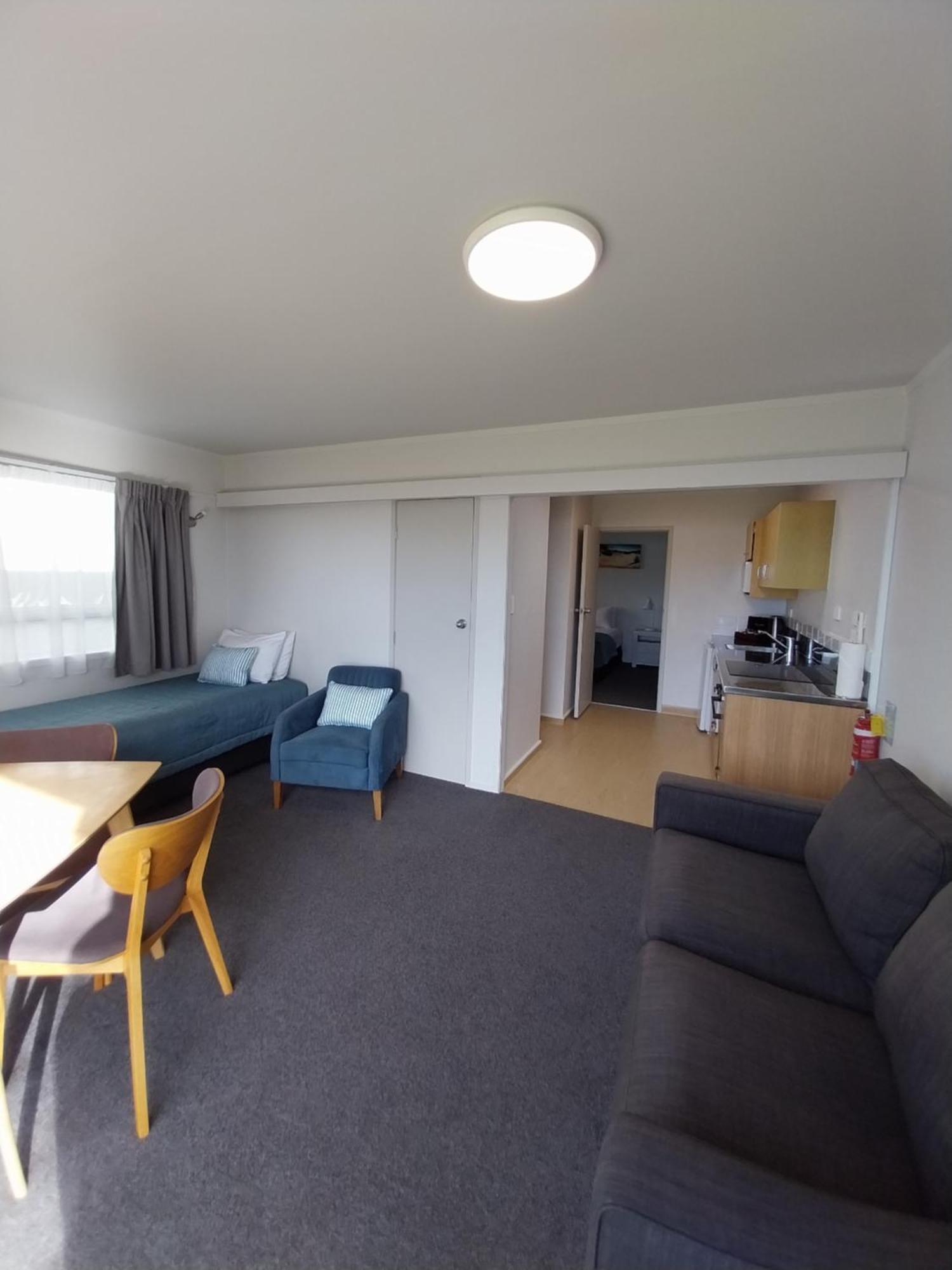 One-Bedroom Apartment Sea View