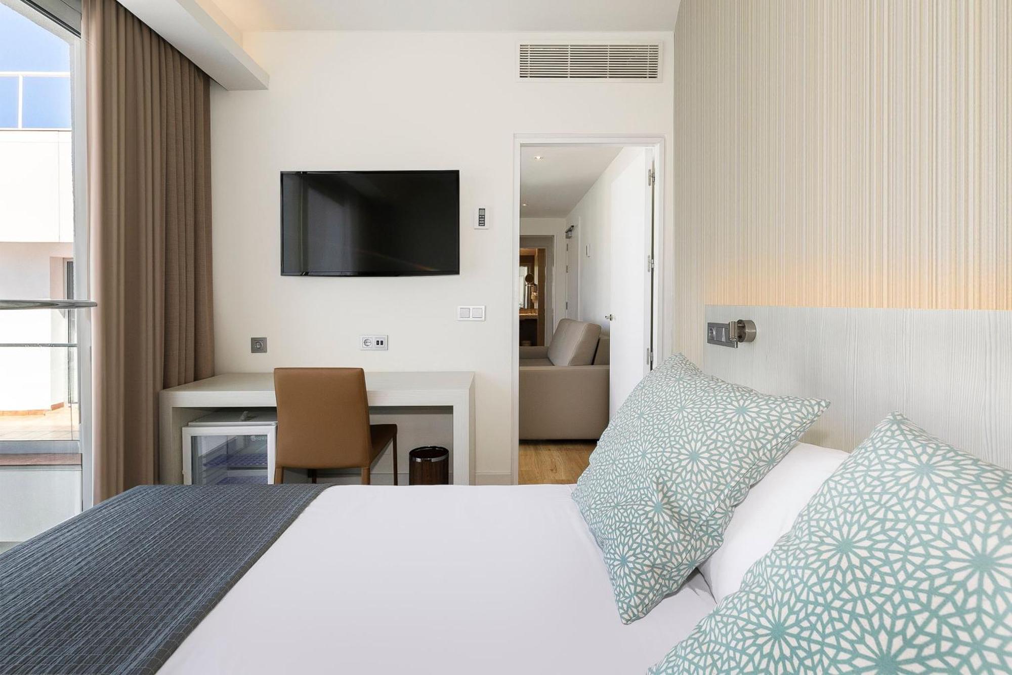 Quarto Familiar (2 Adultos + 2 Crianças)