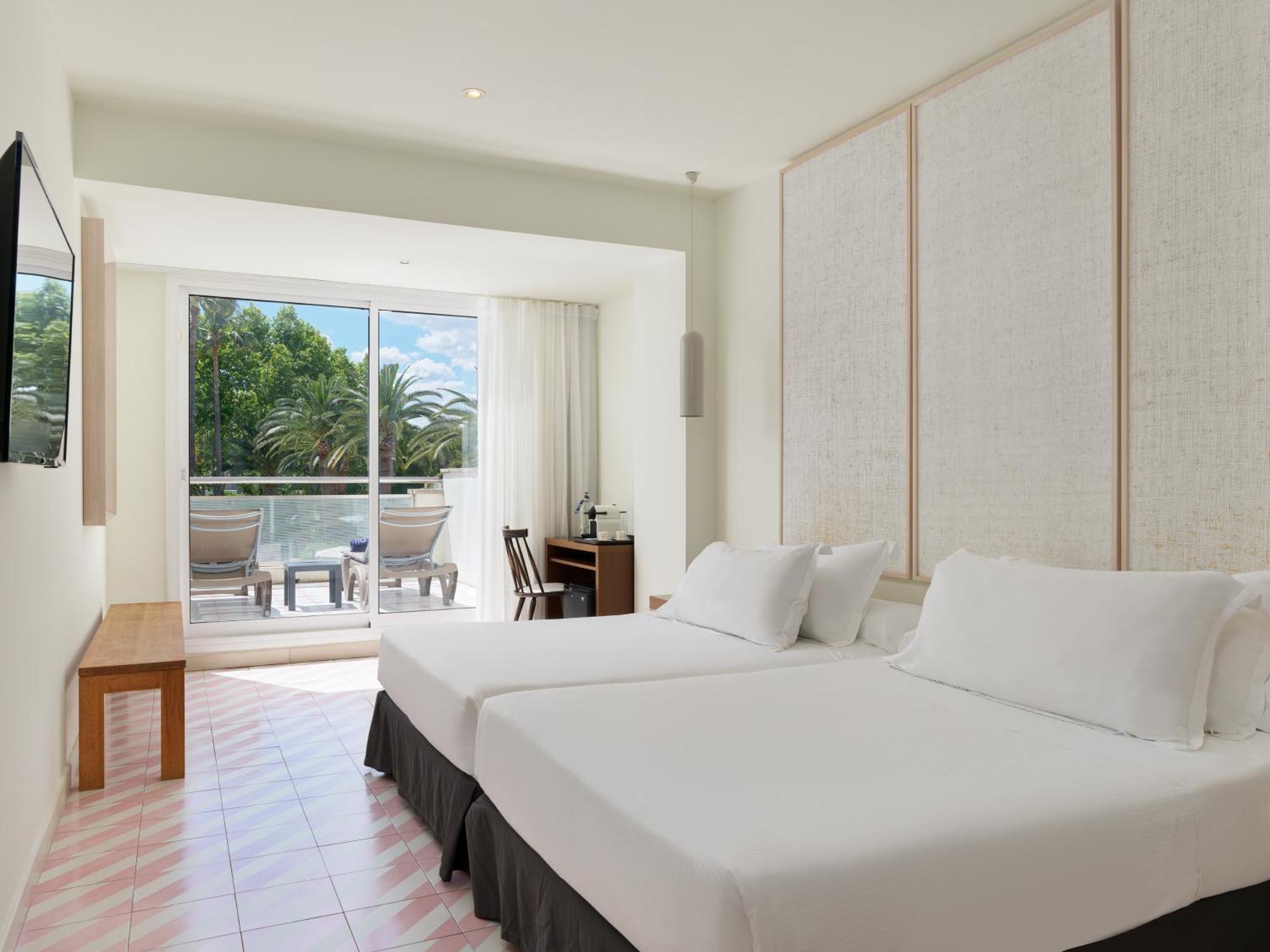 Deluxe Double or Twin Room (2 Adults) - 1 or 2 beds