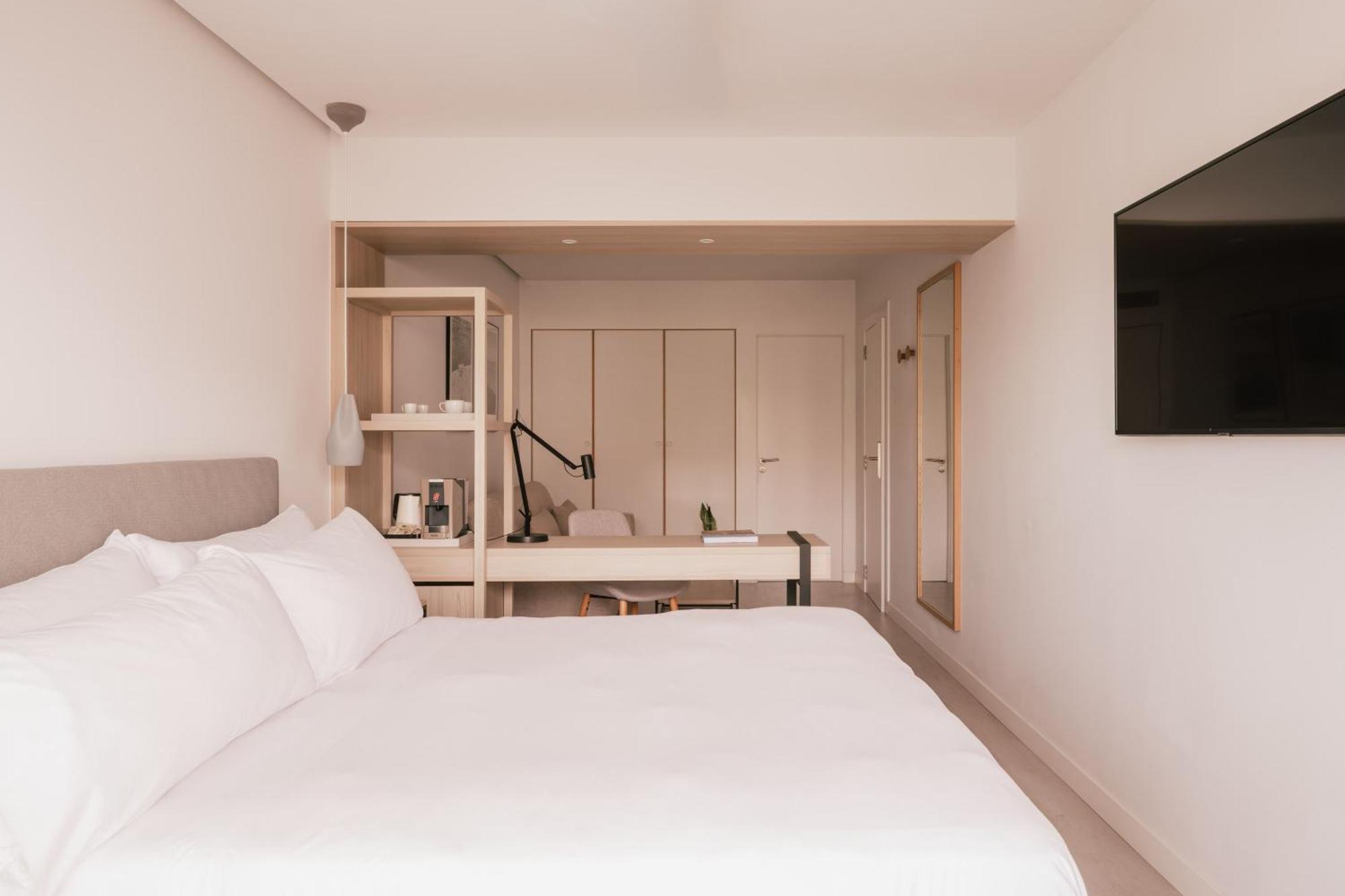 Deluxe Room Partial Sea View