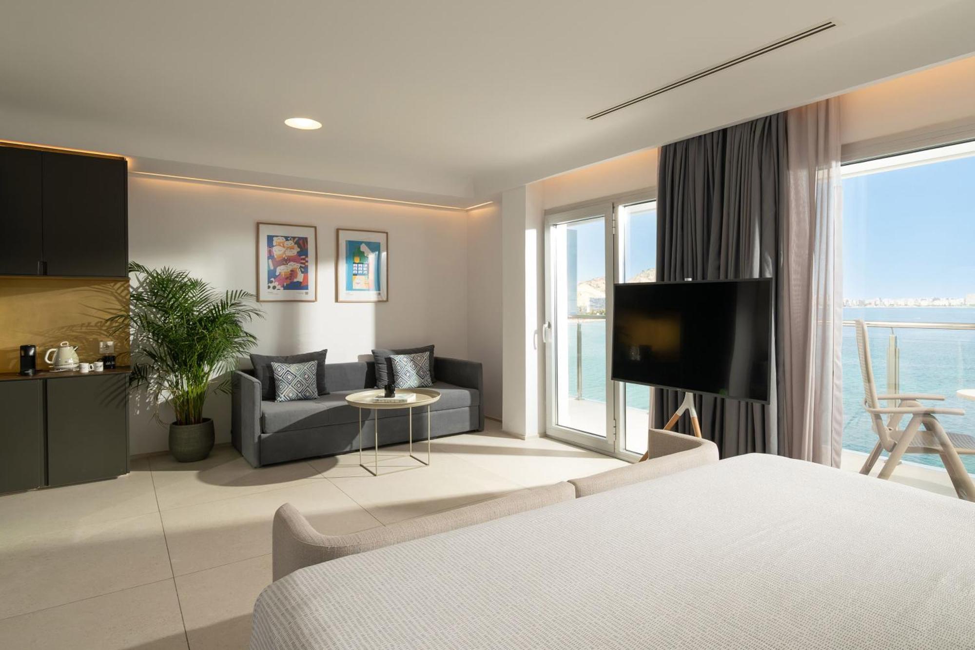 The Studio Sea View with Whirlpool