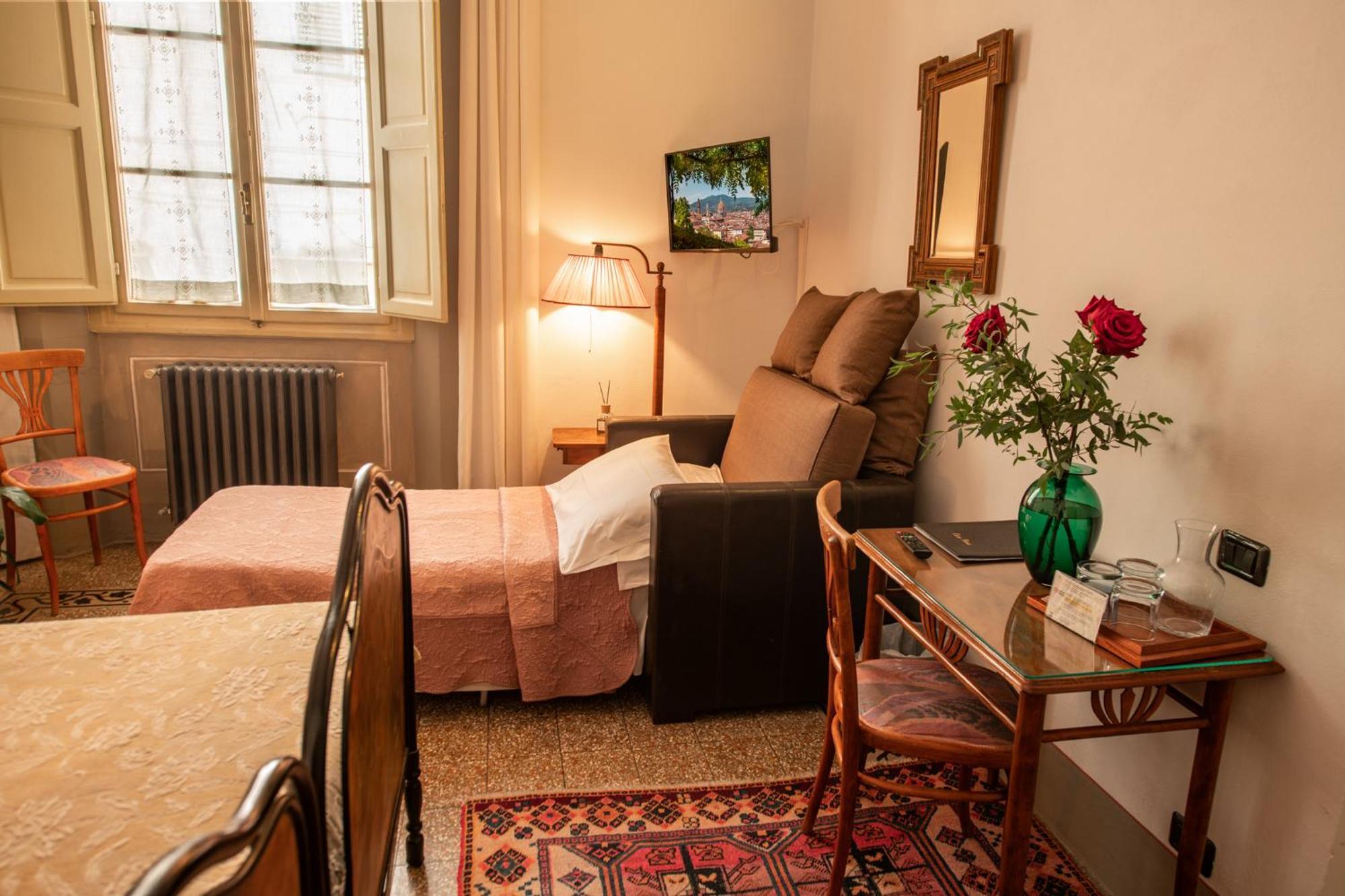 Camera Matrimoniale con Letto a 1 Piazza e Mezza e Bagno Privato Esterno