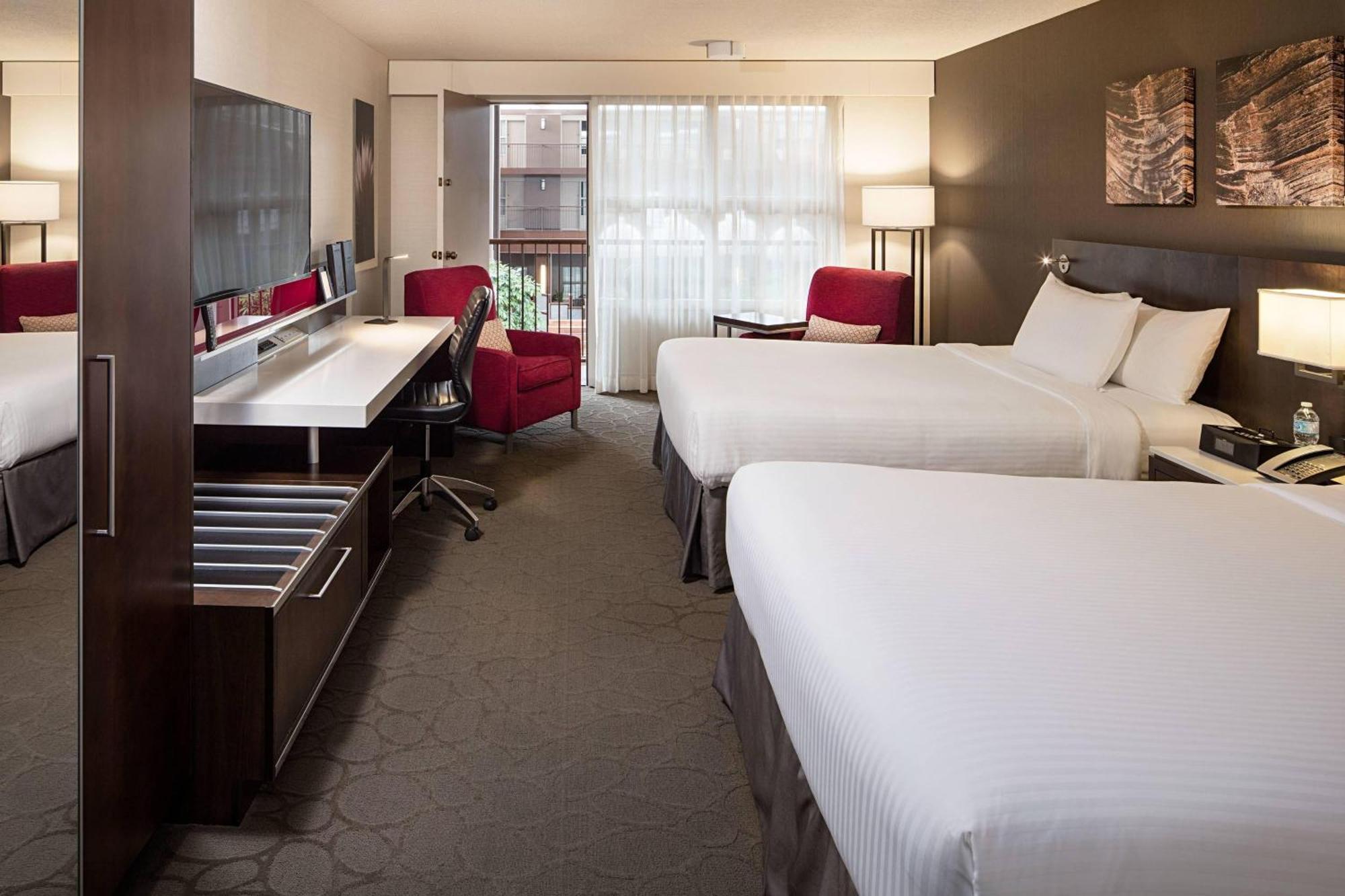 Club Queen Room with Two Queen Beds - Atrium Building