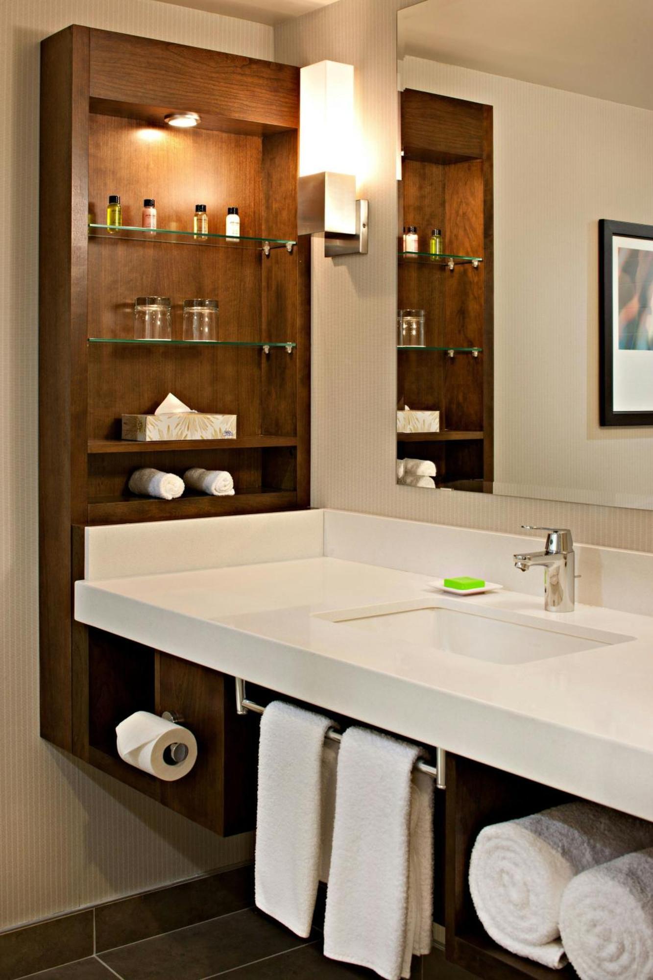 Deluxe Queen Room Two Queen Beds Atrium Building