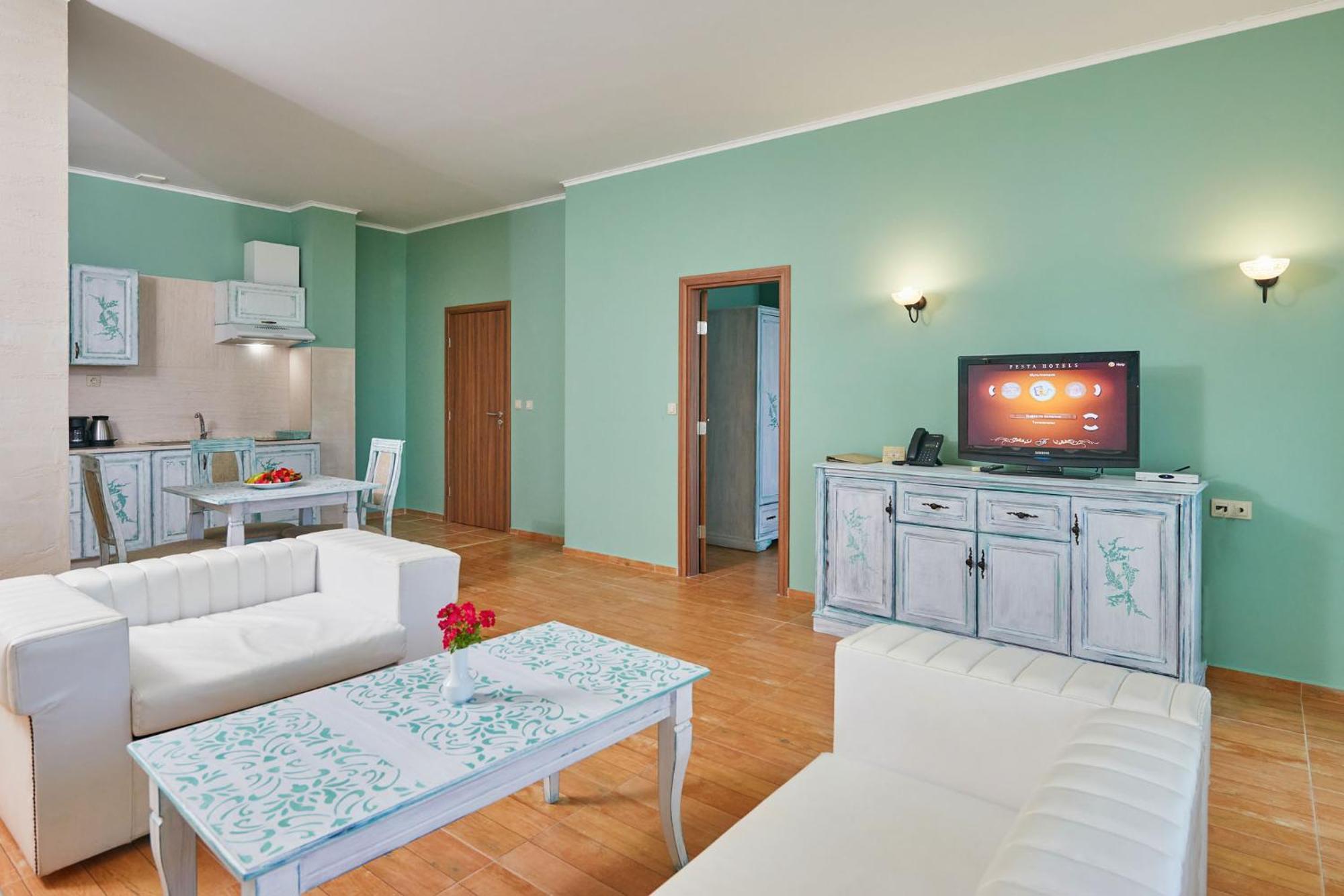 Two-Bedroom Apartment Sea View