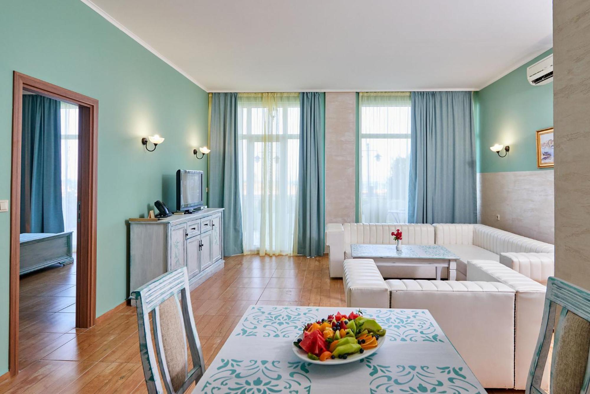 Two-Bedroom Apartment Sea View