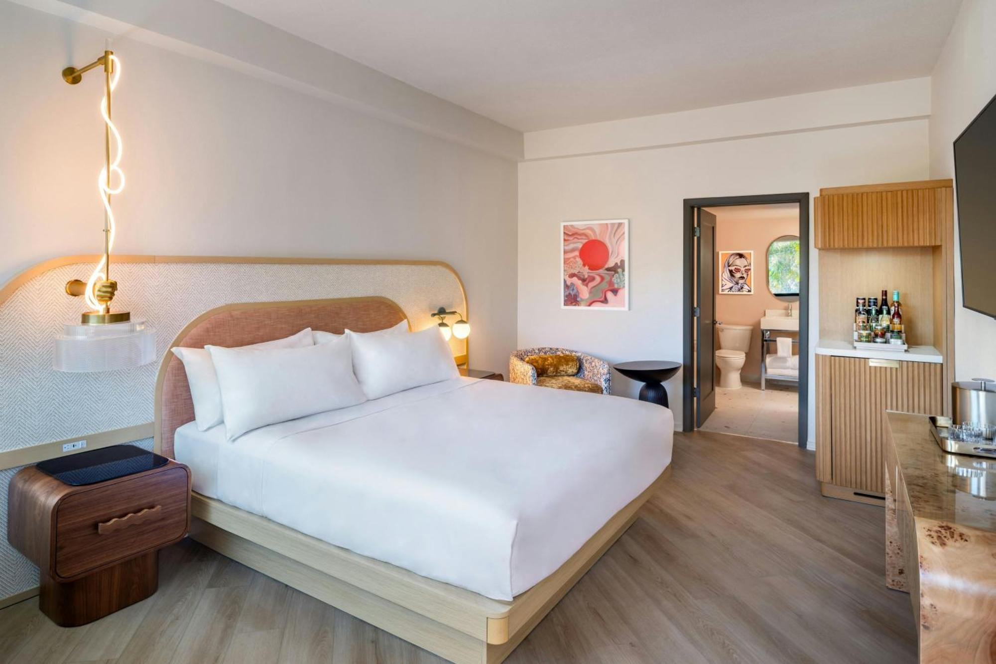 Deluxe King Room