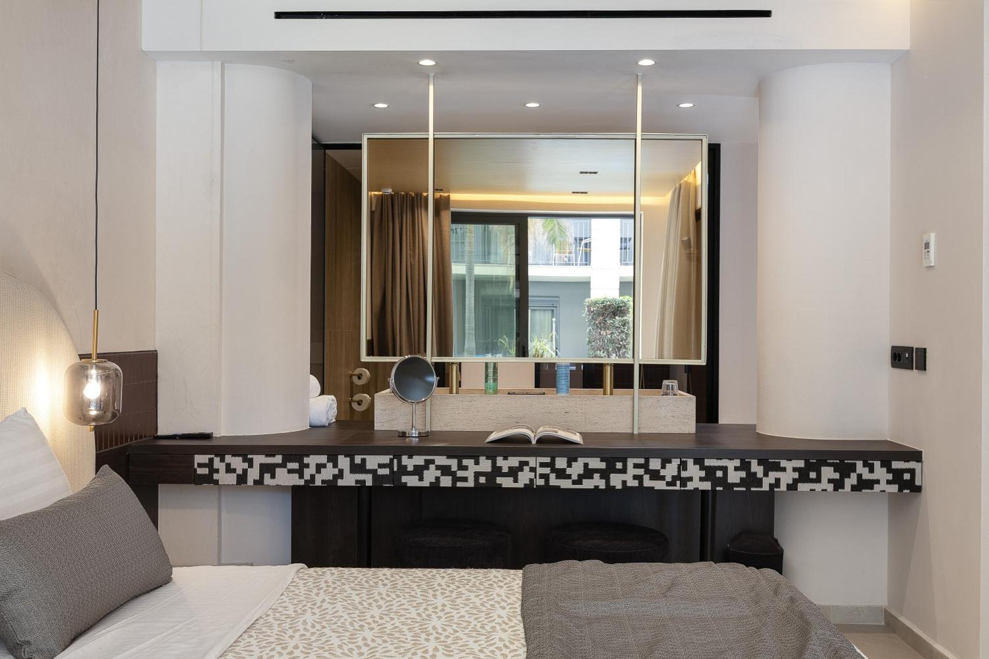 Junior Suite Swim-up