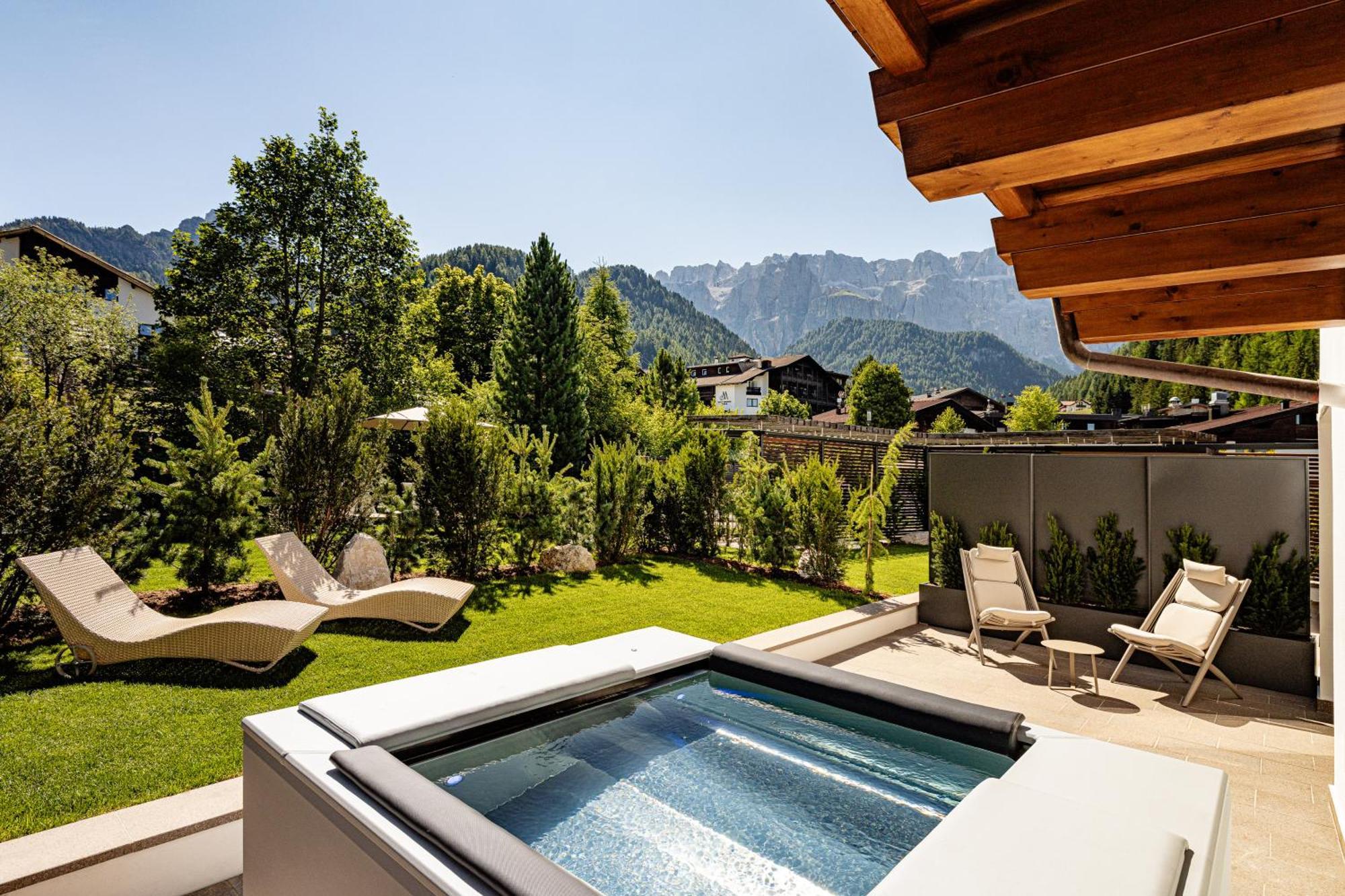 Deluxe Double or Twin Room Mountain View