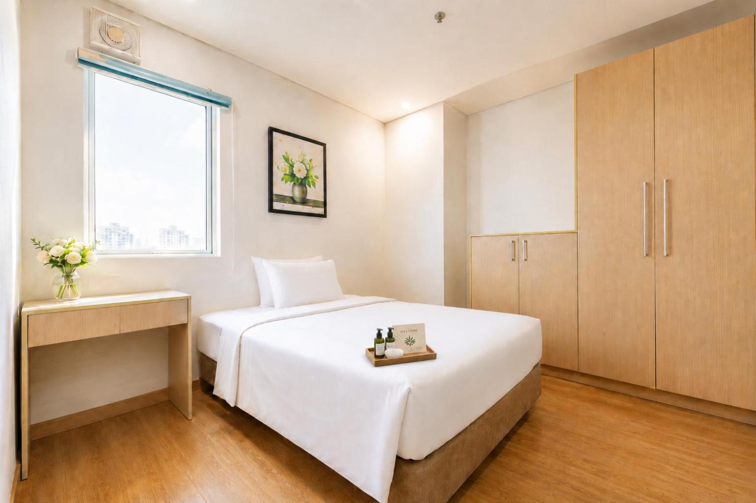 DELUXE TWO-BEDROOM APARTMENT – CITY VIEW