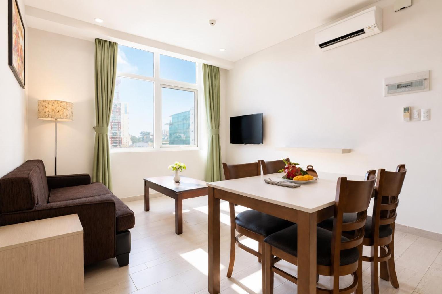 DELUXE ONE-BEDROOM APARTMENT – CITY VIEW
