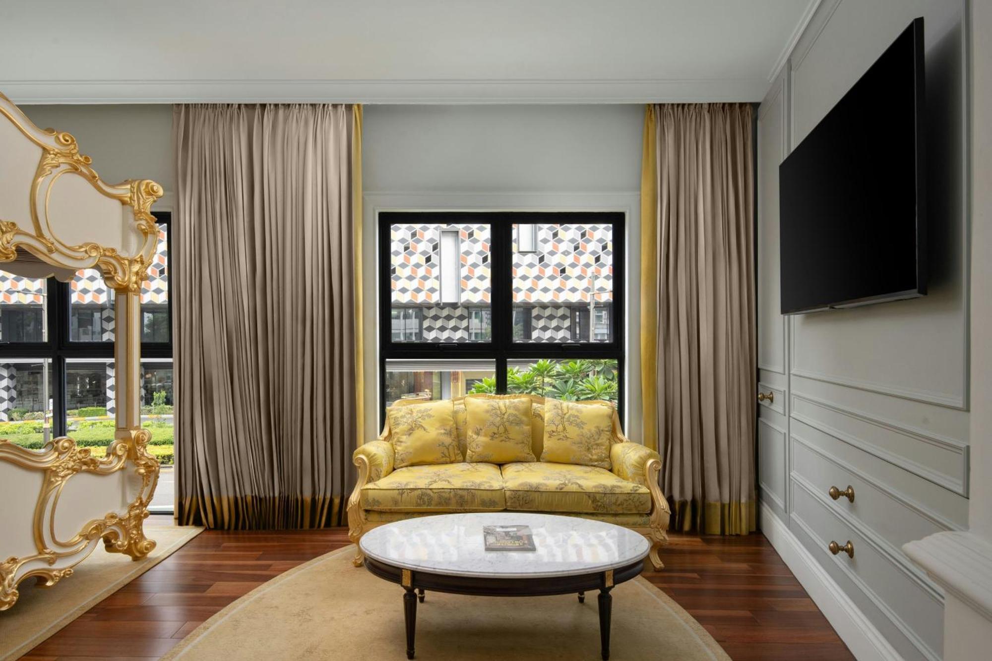 Royal Maharaja Family Room 2 King Club Lounge Access Complimentary Cocktails & Snacks