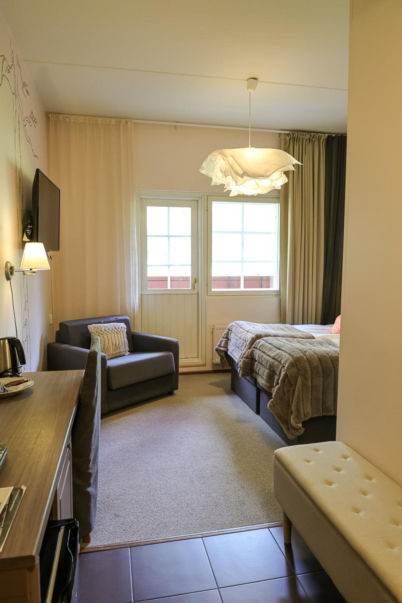 Standard Twin Room Bath